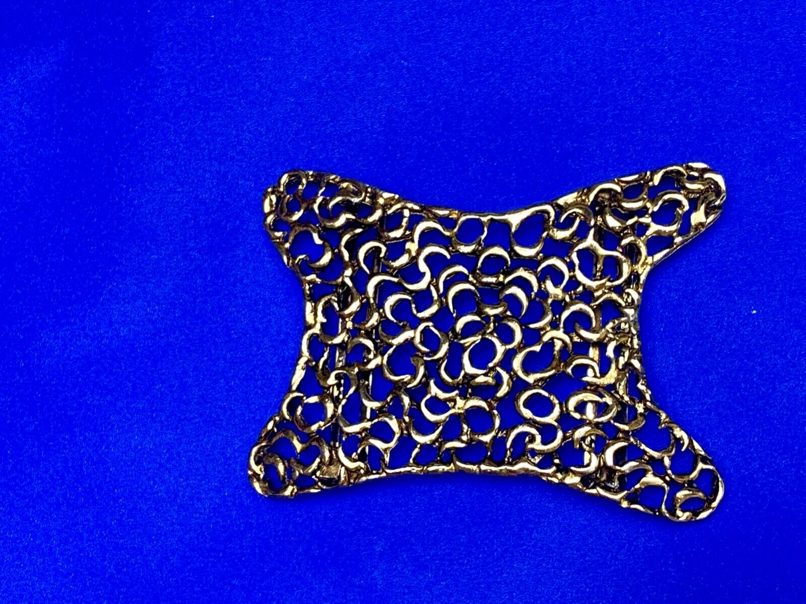 Unique shaped gold color see though pattern belt buckle scarf slide