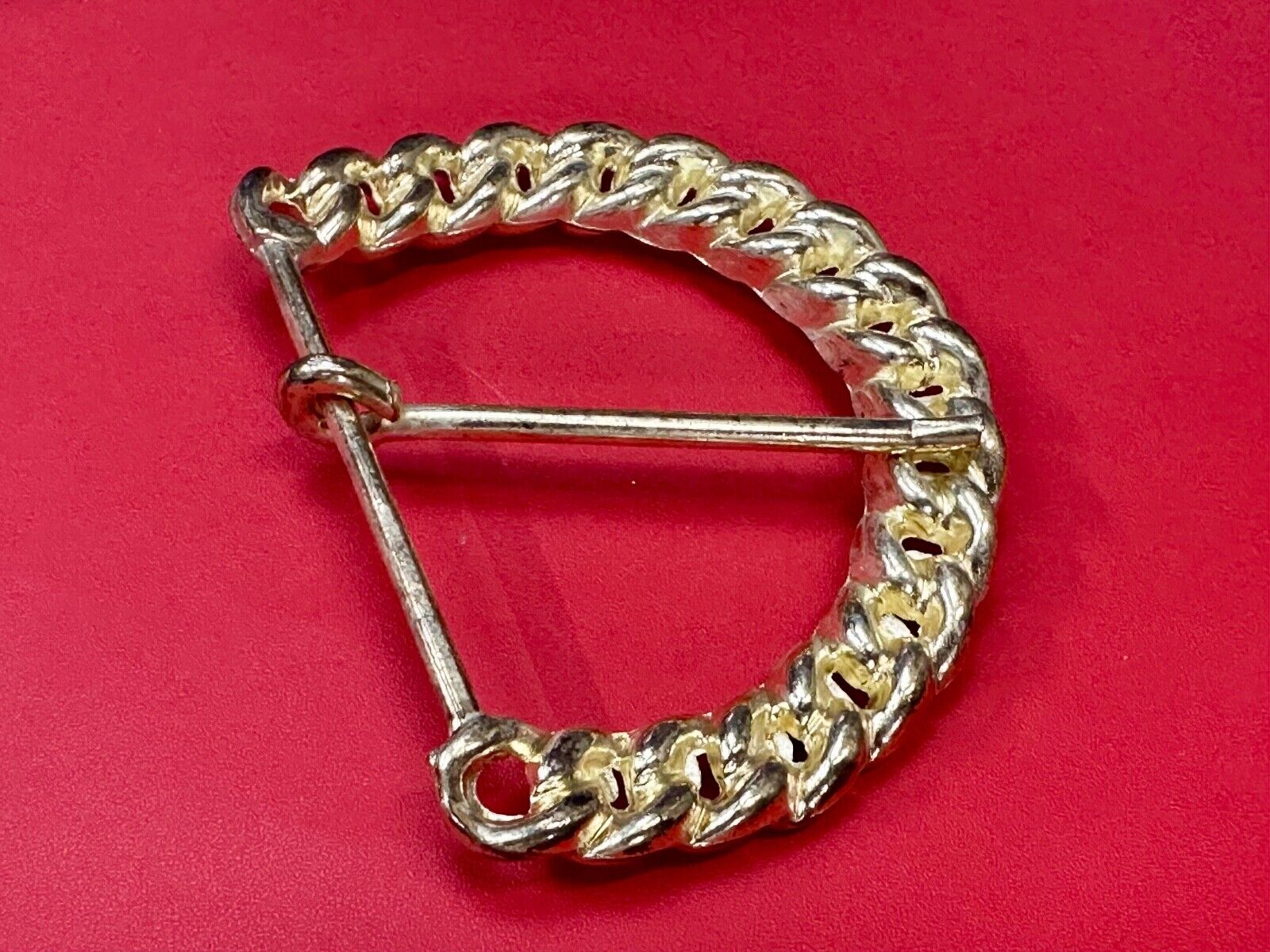 Vintage gold tone spiral or rope knot loop pattern replacement belt buckle