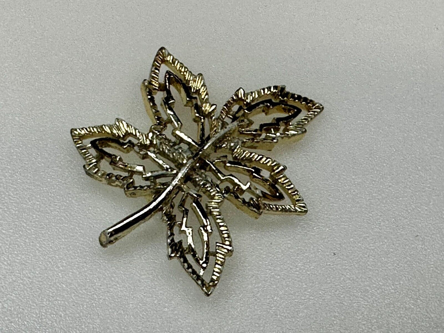 Artistic Maple Leaf Openwork Vintage Gold Tone Brooch Pin Signed by Gerrys