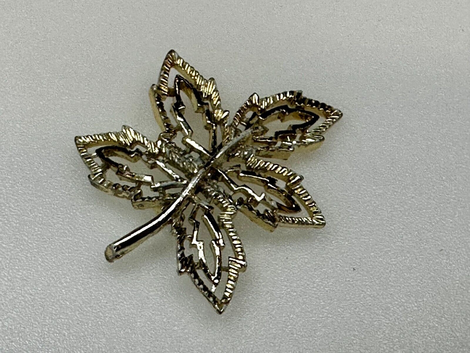 Artistic Maple Leaf Openwork Vintage Gold Tone Brooch Pin Signed by Gerrys