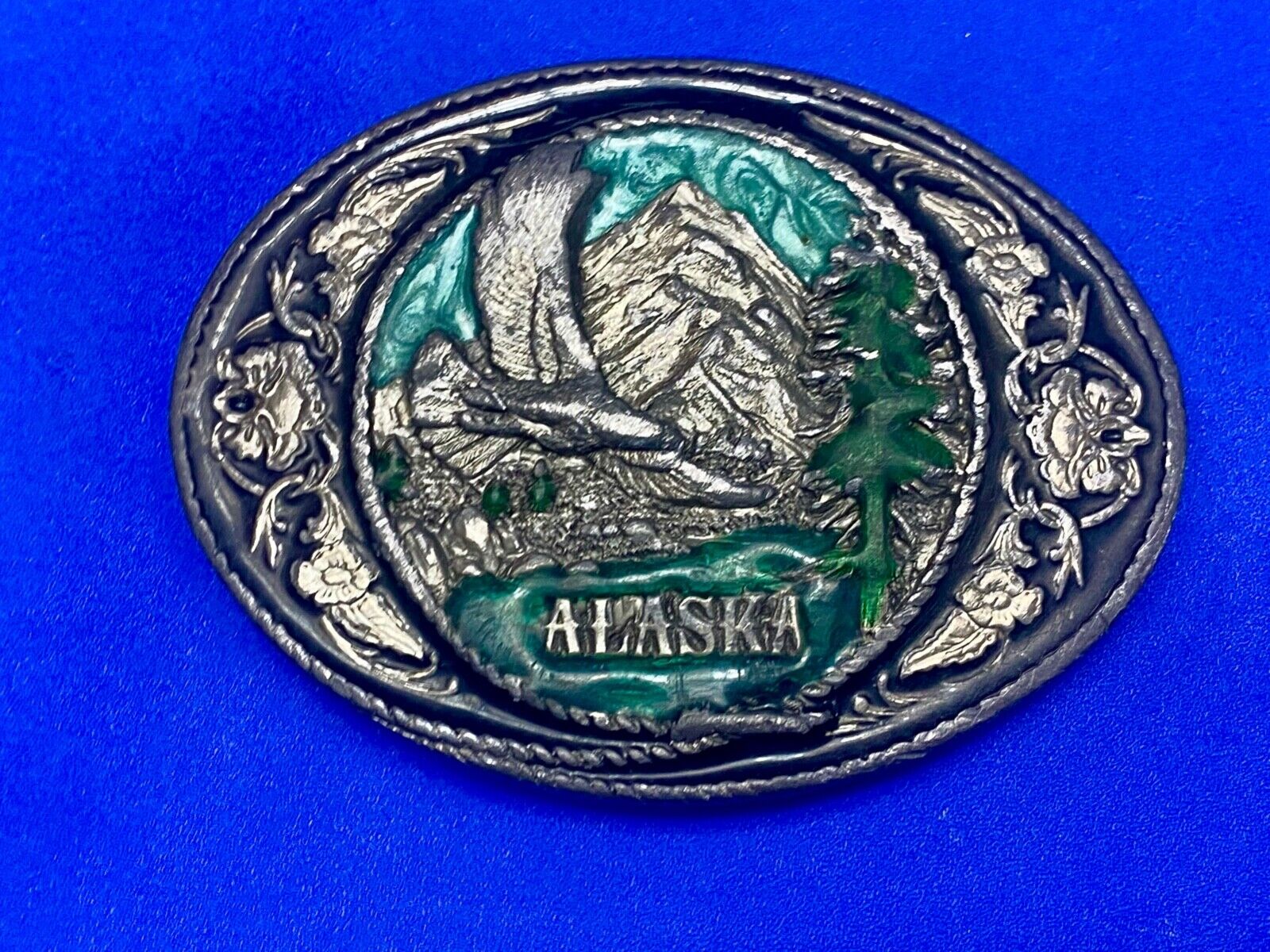 Vintage 1991 The State of Alaska Wildlife Nature belt buckle by Siskiyou