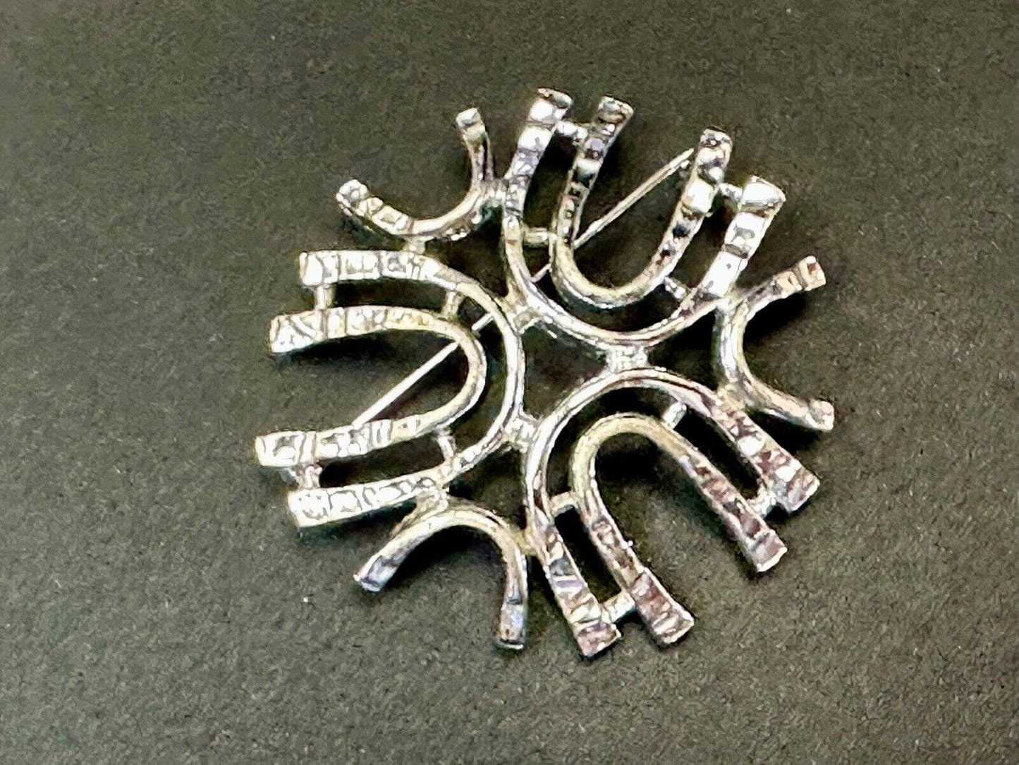 unique see through Sarah Coventry signed silver tone brooch pin