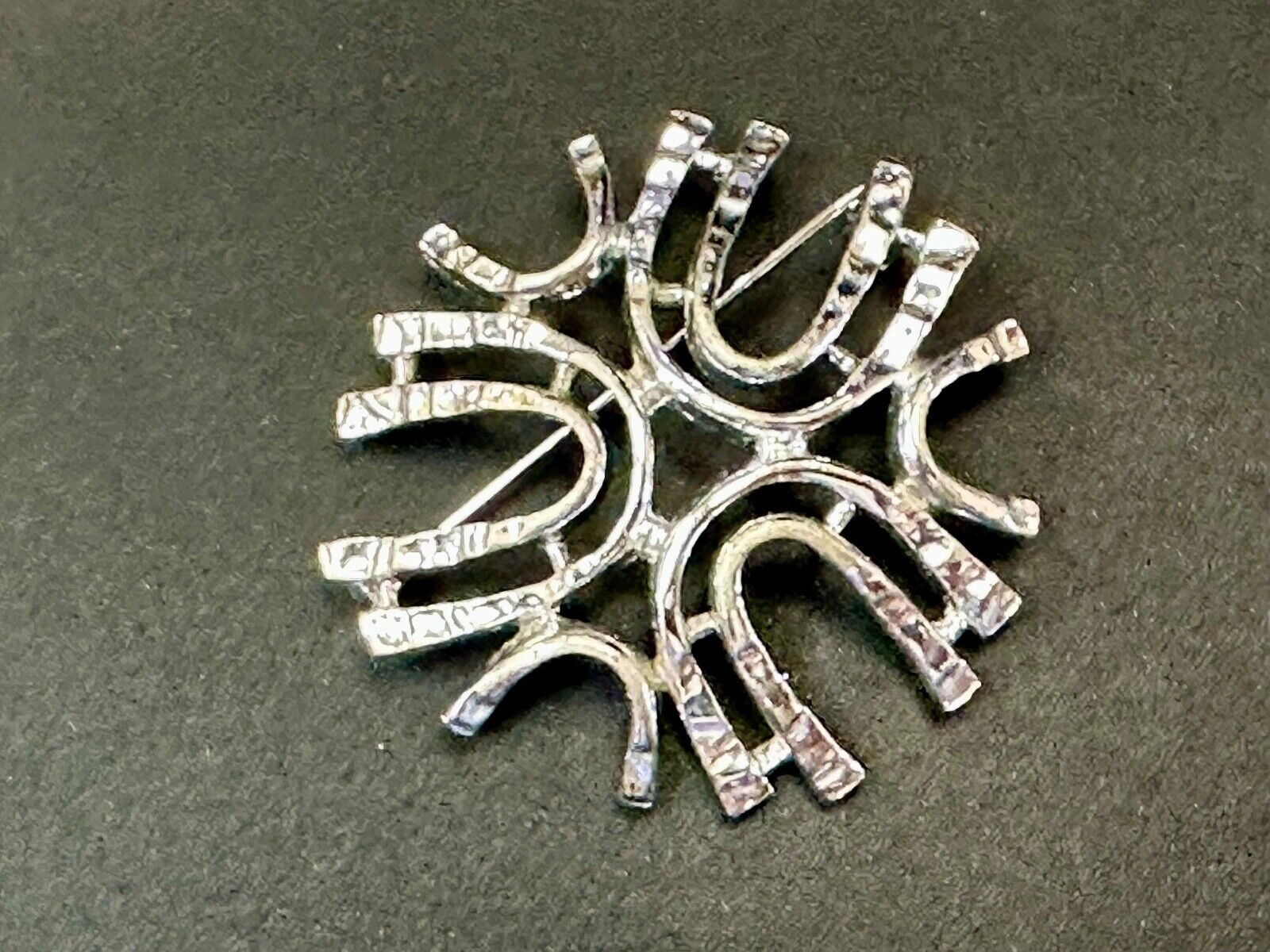 unique see through Sarah Coventry signed silver tone brooch pin