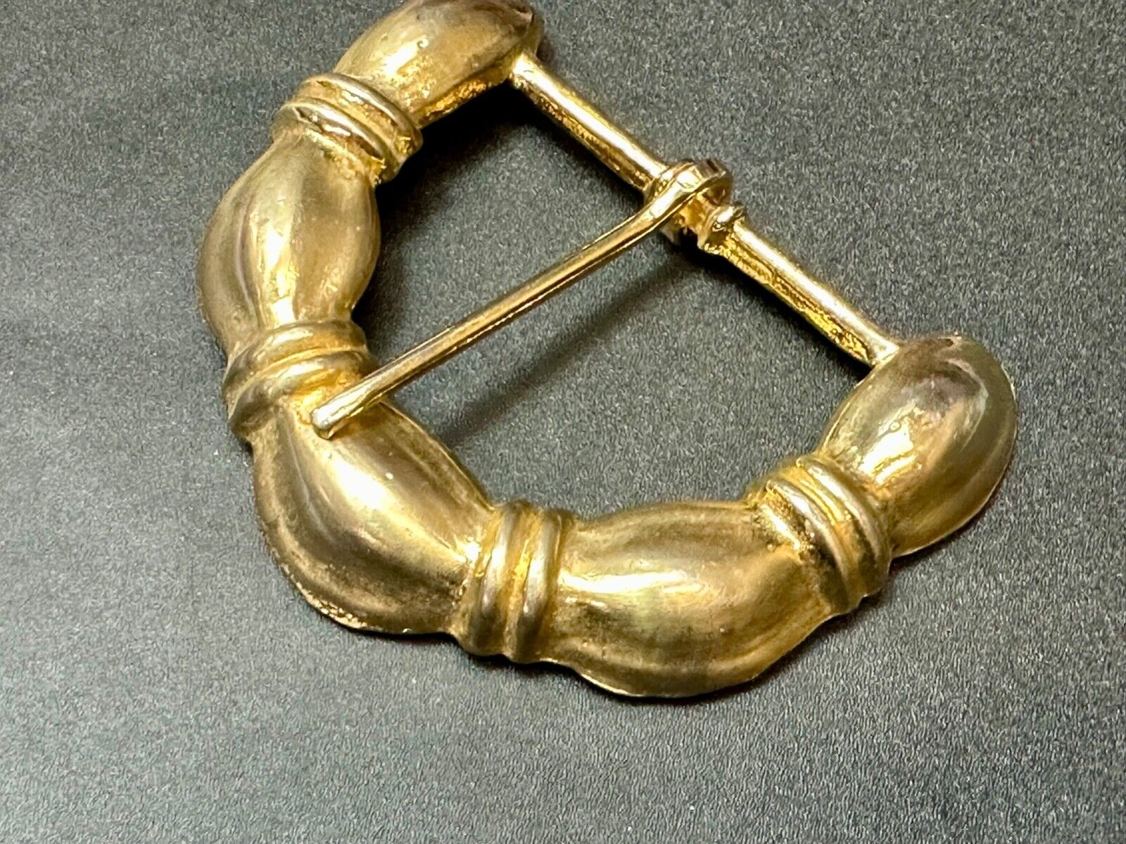 Unique dimensional "puffy" appearing! gold tone replace belt buckle