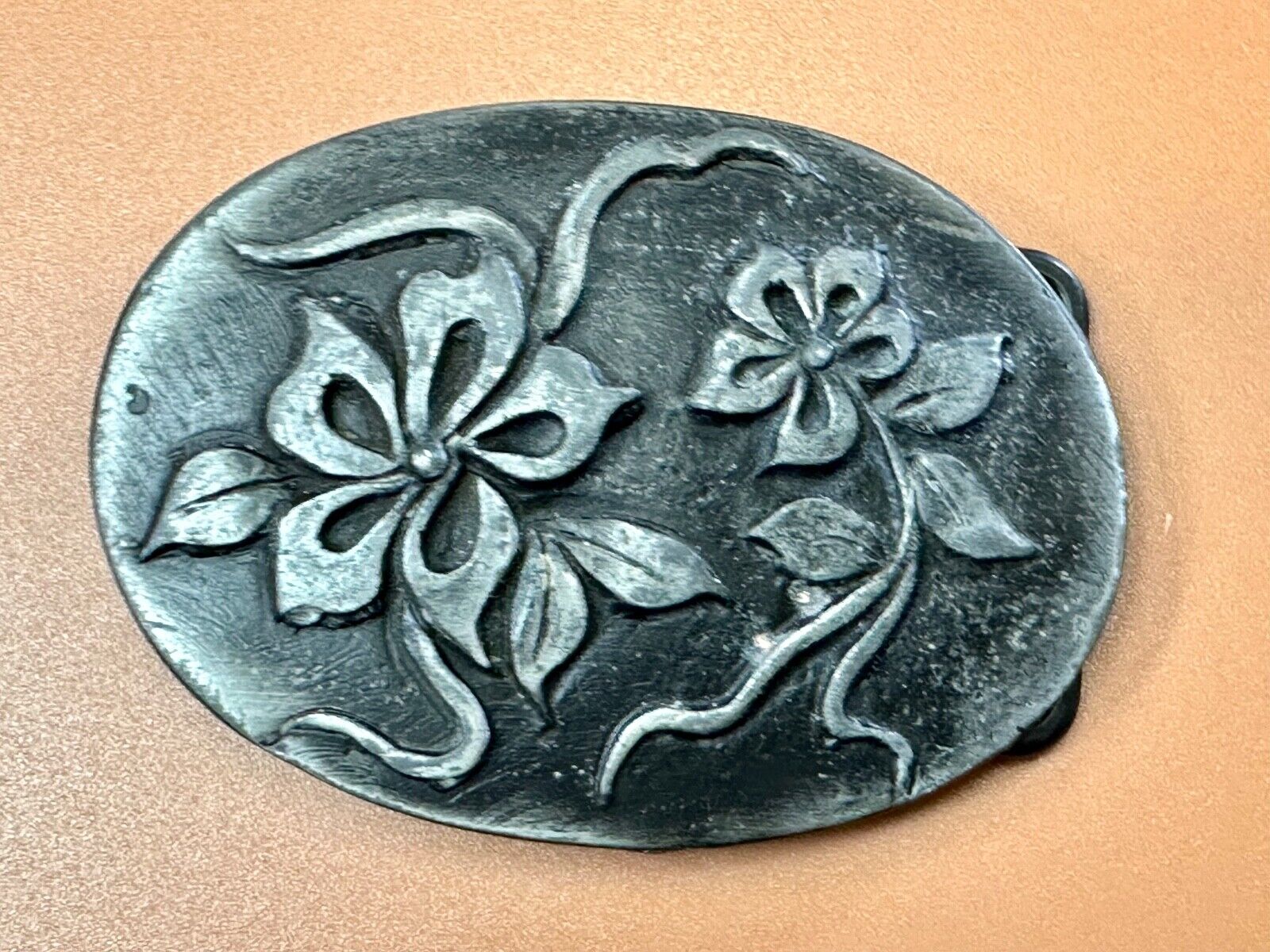 Artisan Pewter? Flower theme belt buckle  - Beautiful and unique!