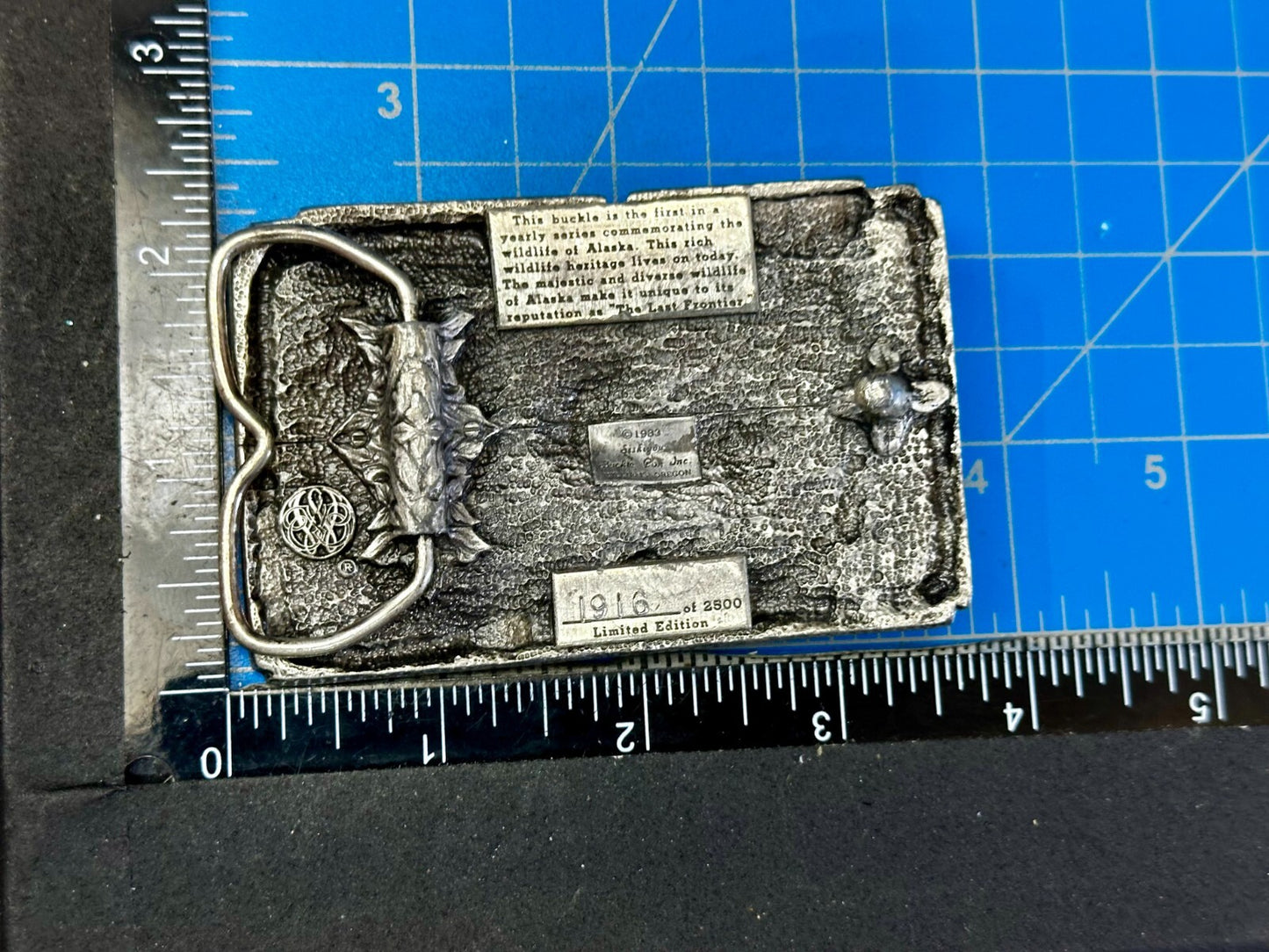 ALASKA WILDLIFE Animal Mountain Scene 1983 Commemorative Siskiyou Belt Buckle