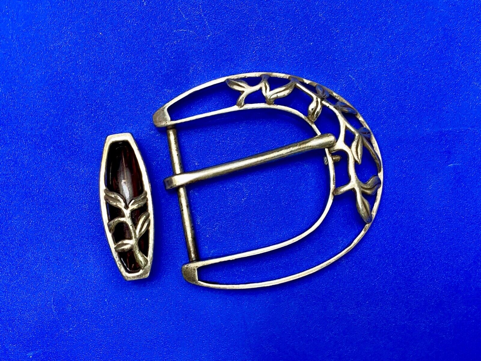 Two piece antique silver tone?  see through belt buckle