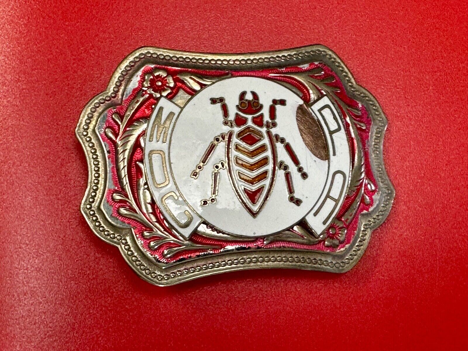 unique insect bug centerpiece on western red & white flower swirl belt buckle