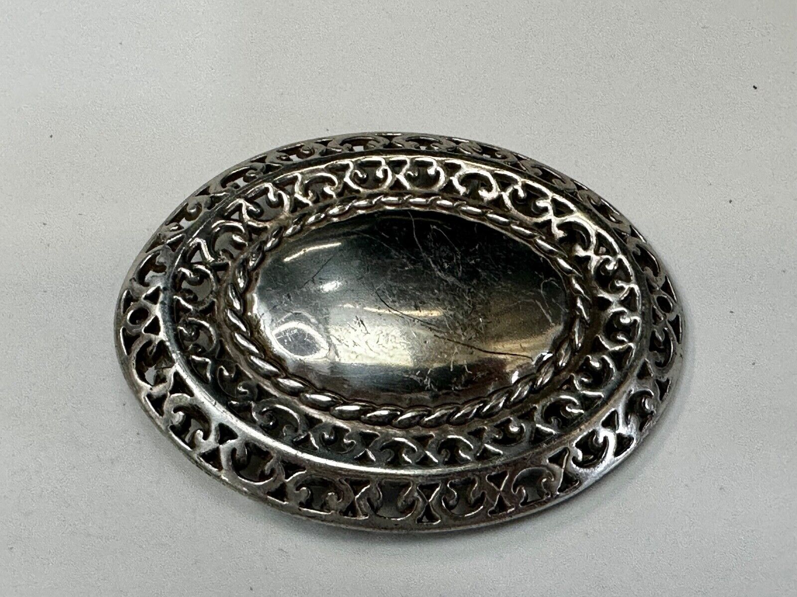 Unique silver color see through oval ornate Belt Buckle