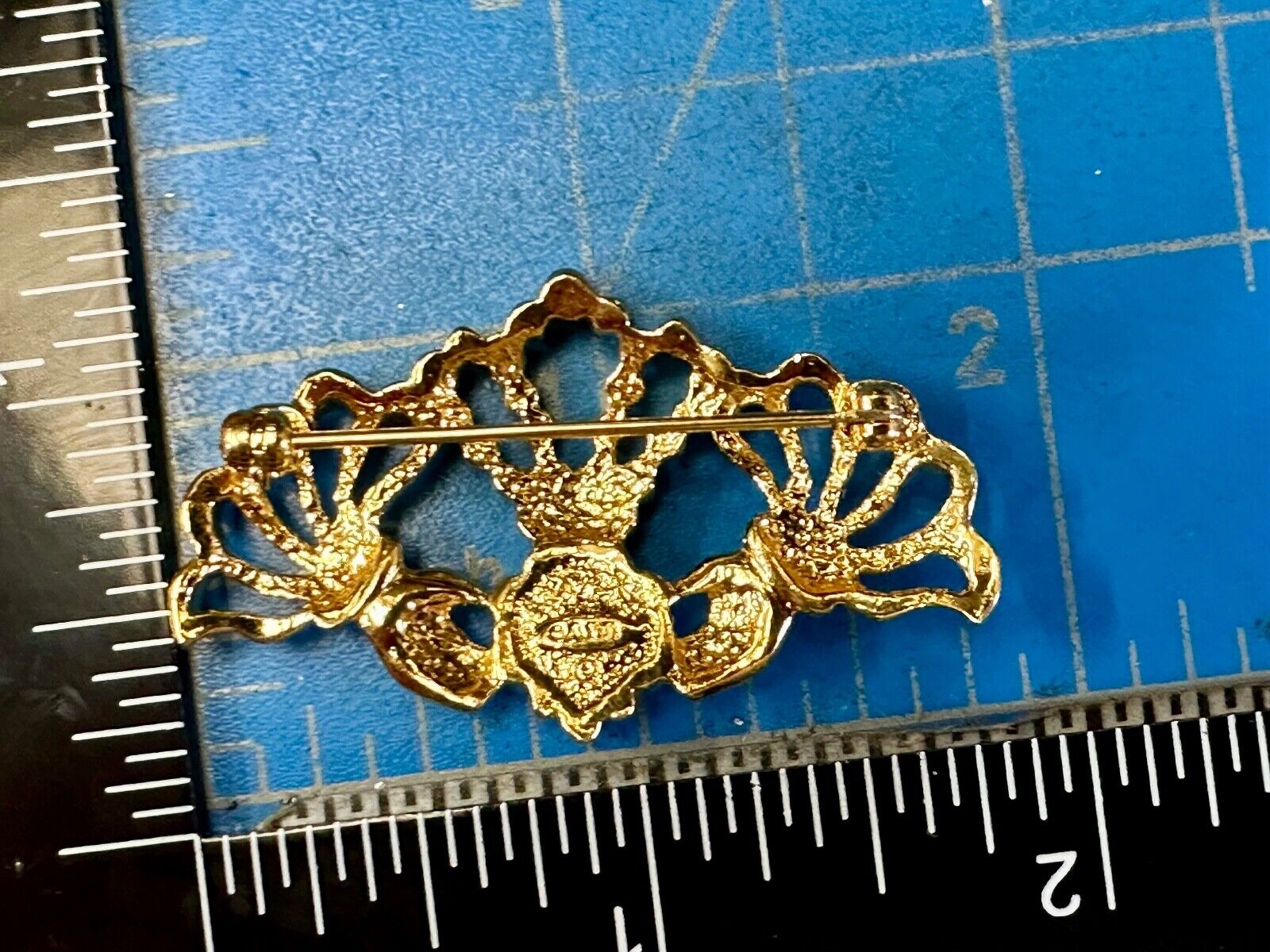 Vintage Avon Goldtone Brooch Pin Claddagh Hands Heart Crown Pearl Heart Bead