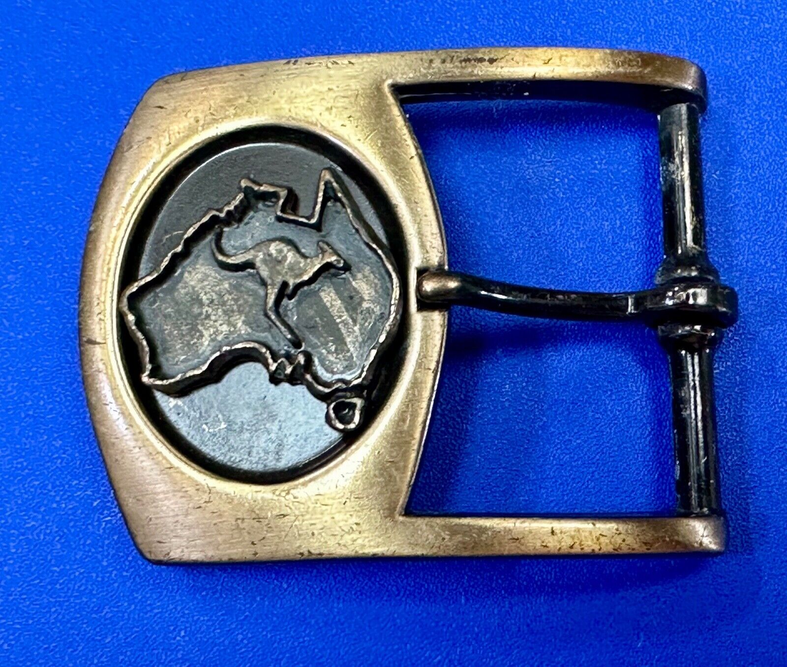 Australia Shape Hopping Kangaroo SMALL replacement brass tone 1" belt buckle