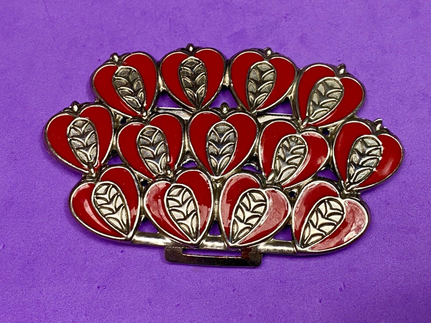 Unknown To Me! Red And Silver Color  Heart Pattern. - Half Of Belt Buckle?