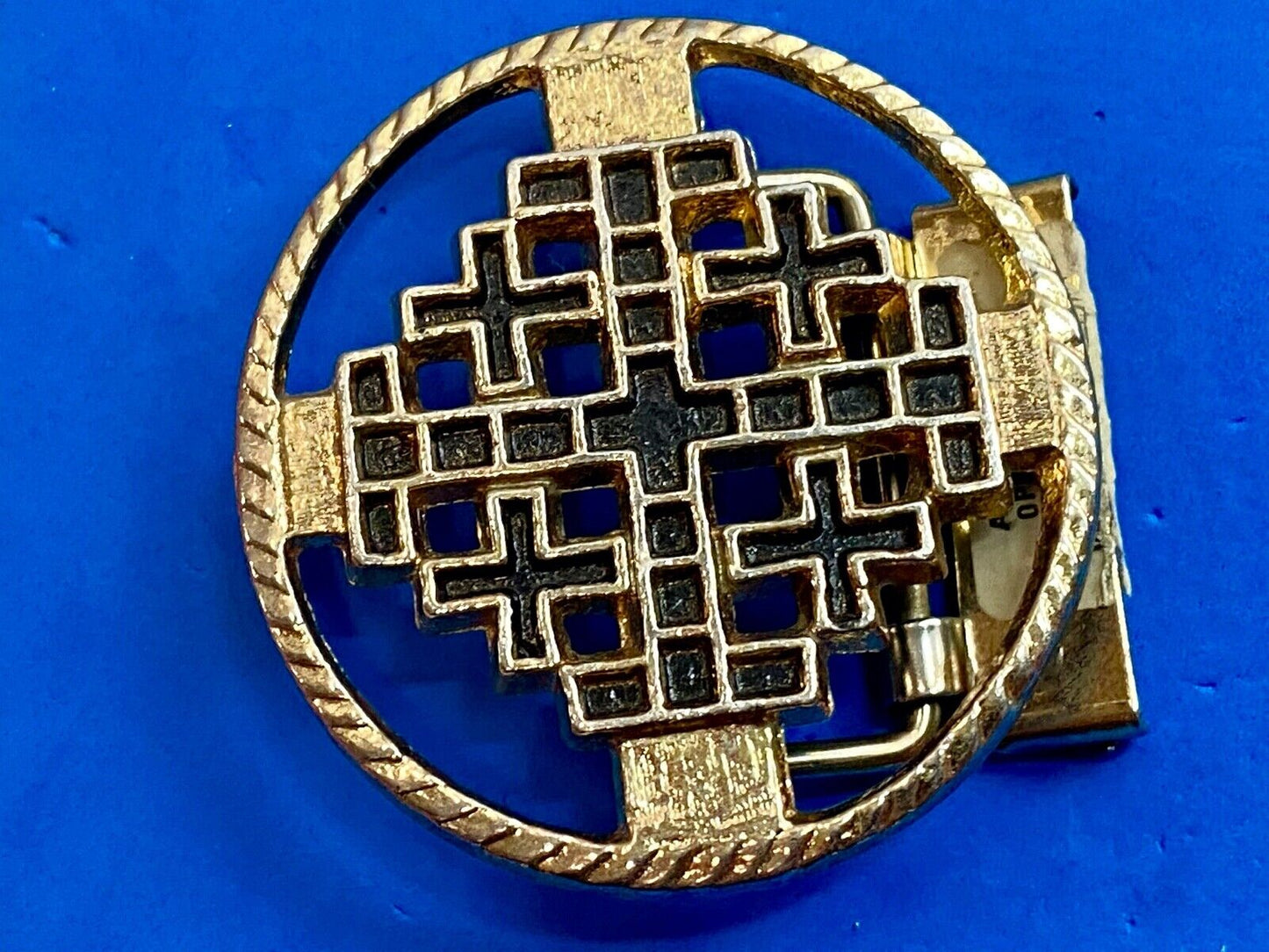 Art Deco squares pattern making up adjustable open ratchet round belt buckle 