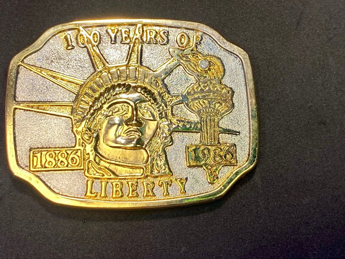 100 YEARS OF LADY LIBERTY USA Patriotic Silver & Gold Tone belt buckle 