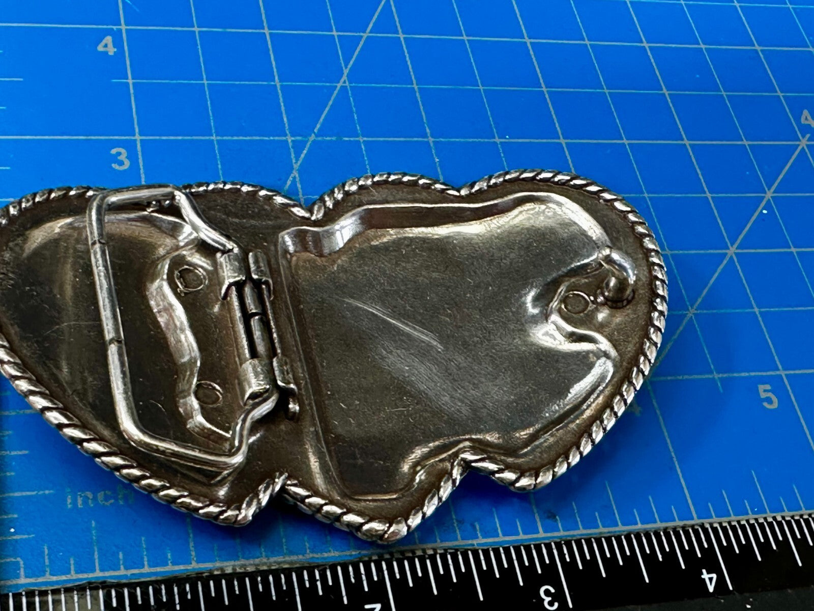 Triple Heart Shaped Flower Swirl Pattern with Rhinestone Border Belt Buckle