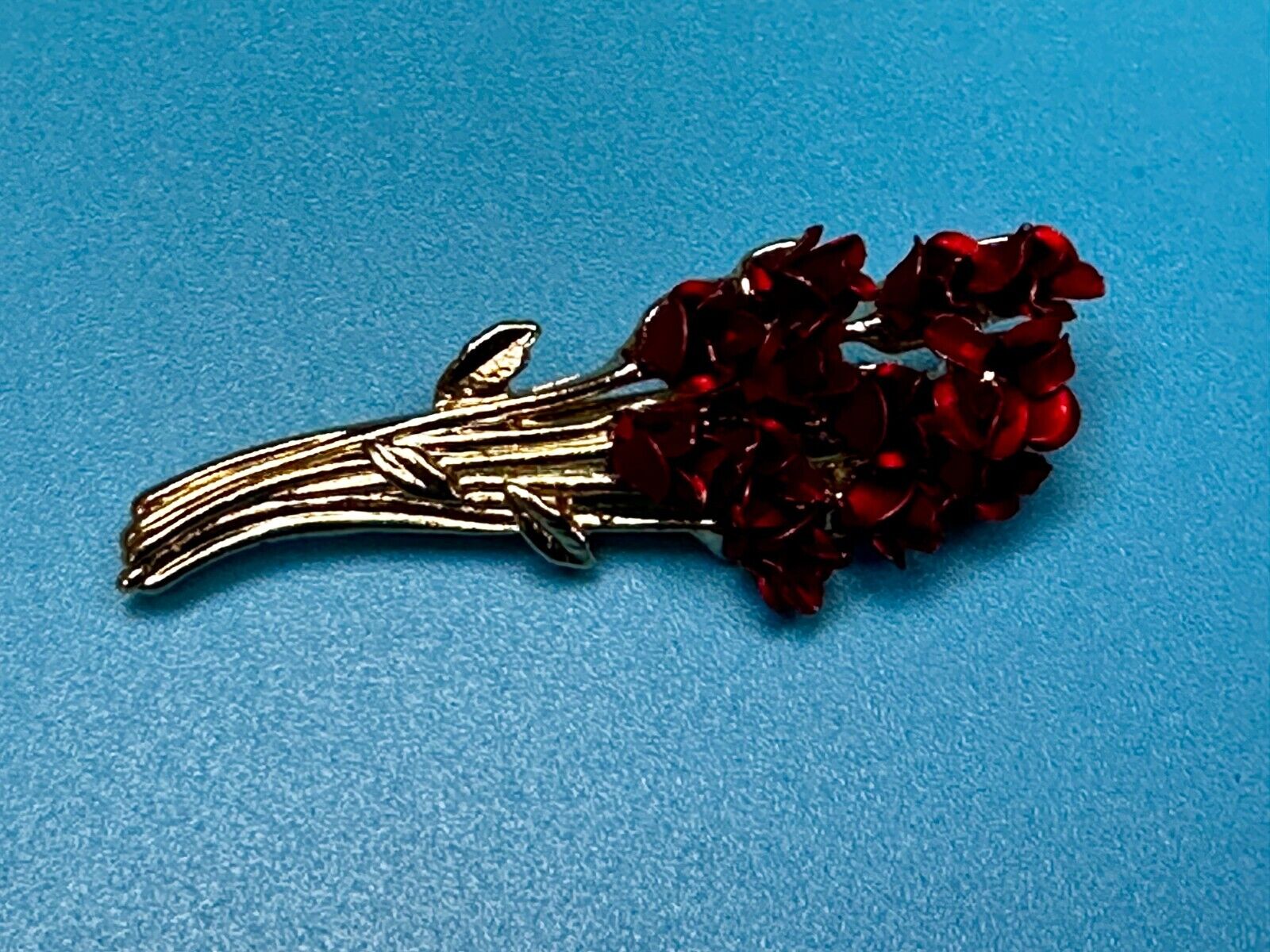 Beautiful Dozen of Red Roses Bouquet Gold Tone Brooch Pin Marked Signed DM 97
