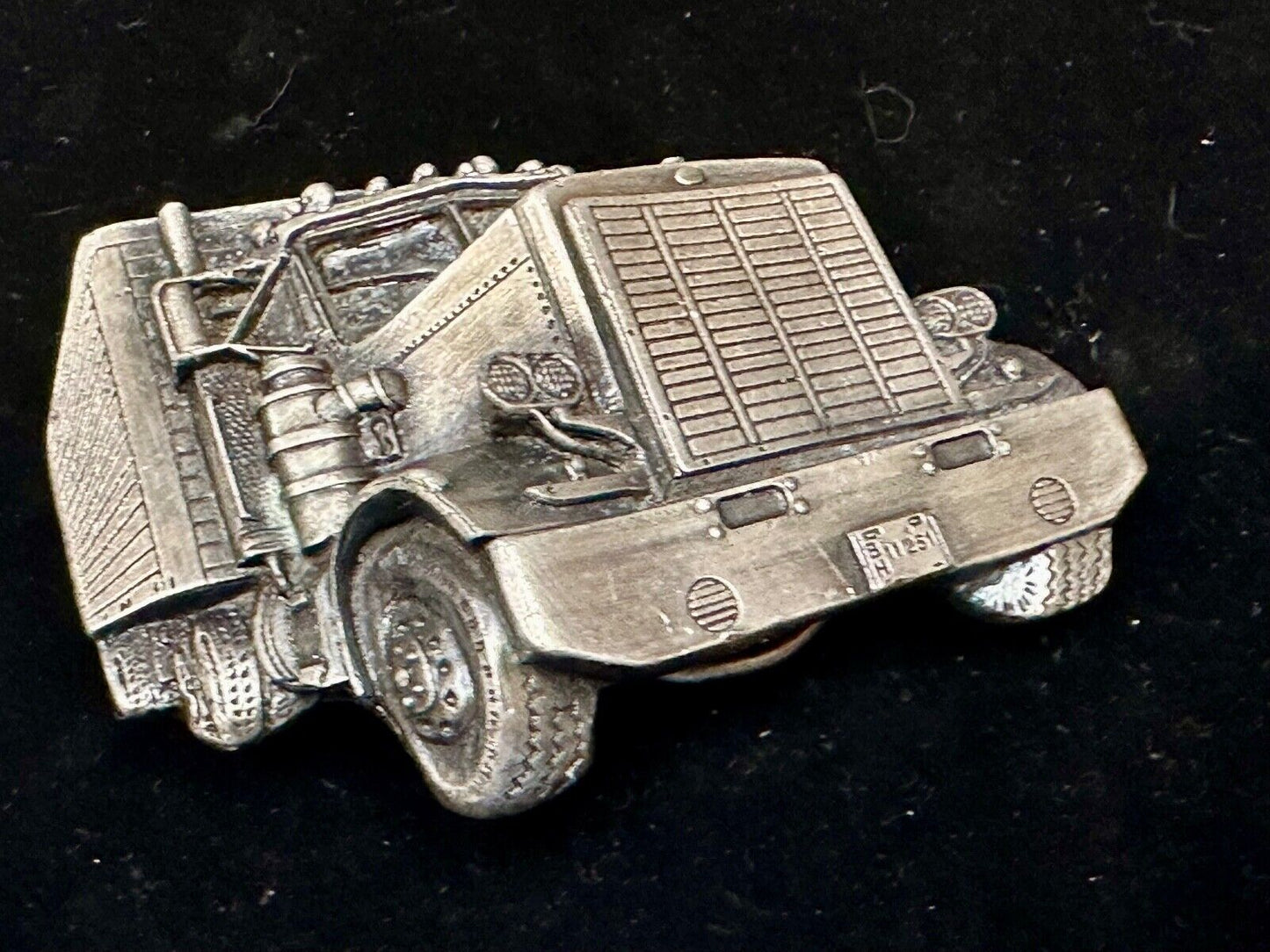 Vintage Cutout SEMI Truck Big Rig Cab USA made belt buckle Y-86