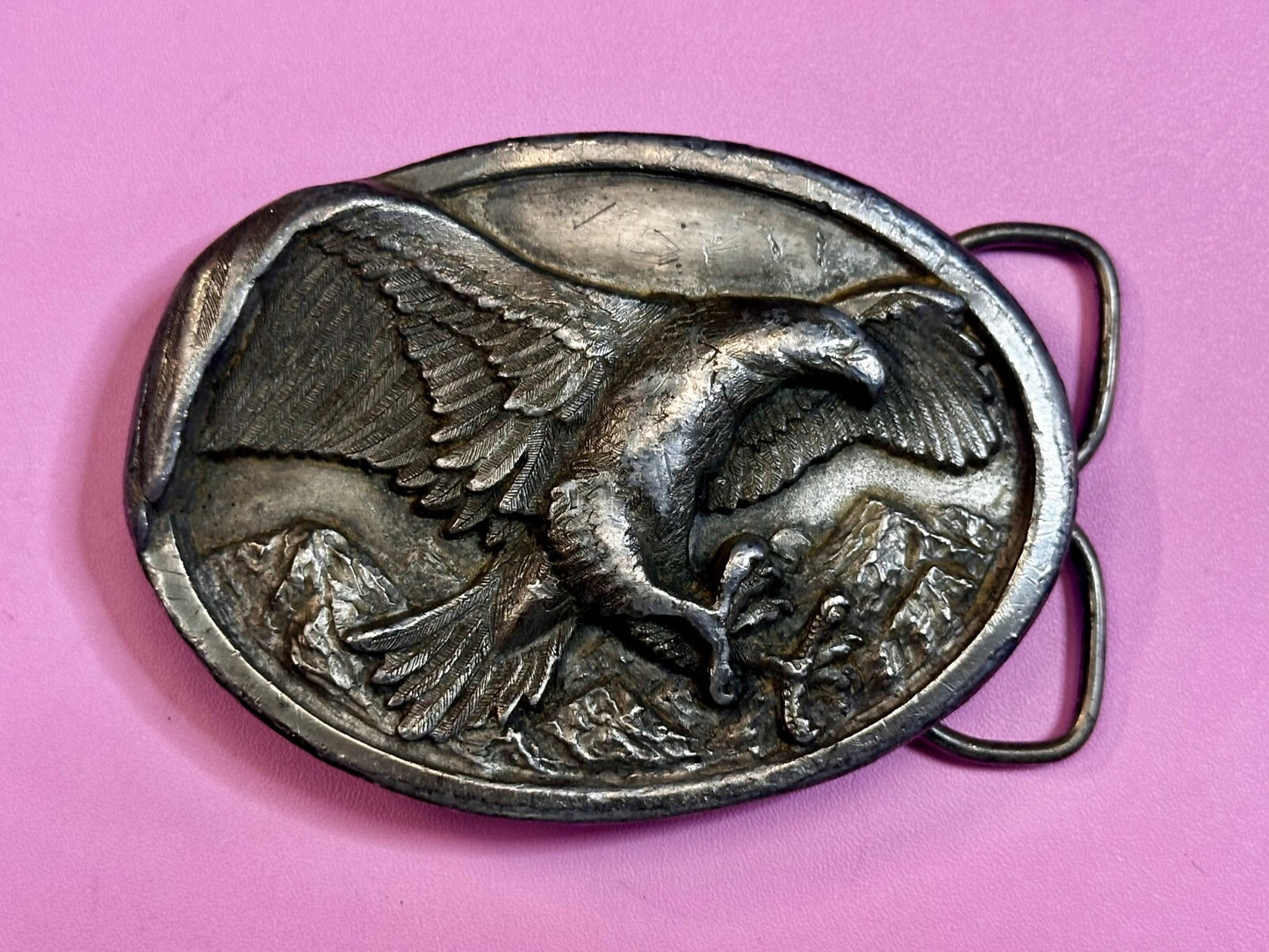 American Bald Eagle Attacking Flying Hunting Vintage 1984 Bergamot Belt Buckle