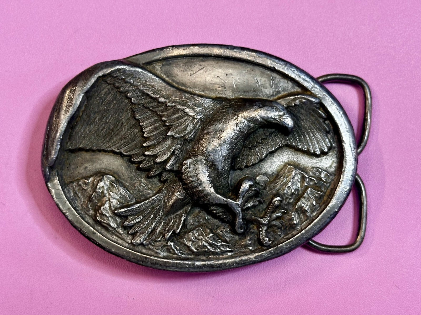 American Bald Eagle Attacking Flying Hunting Vintage 1984 Bergamot Belt Buckle