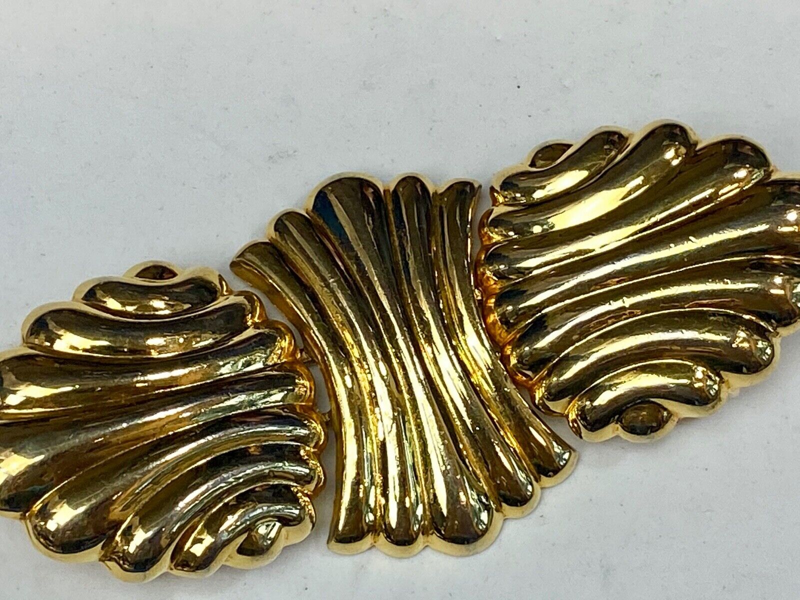 Vintage gold tone There piece interlocking leaf belt buckle BY Dotty Smith 