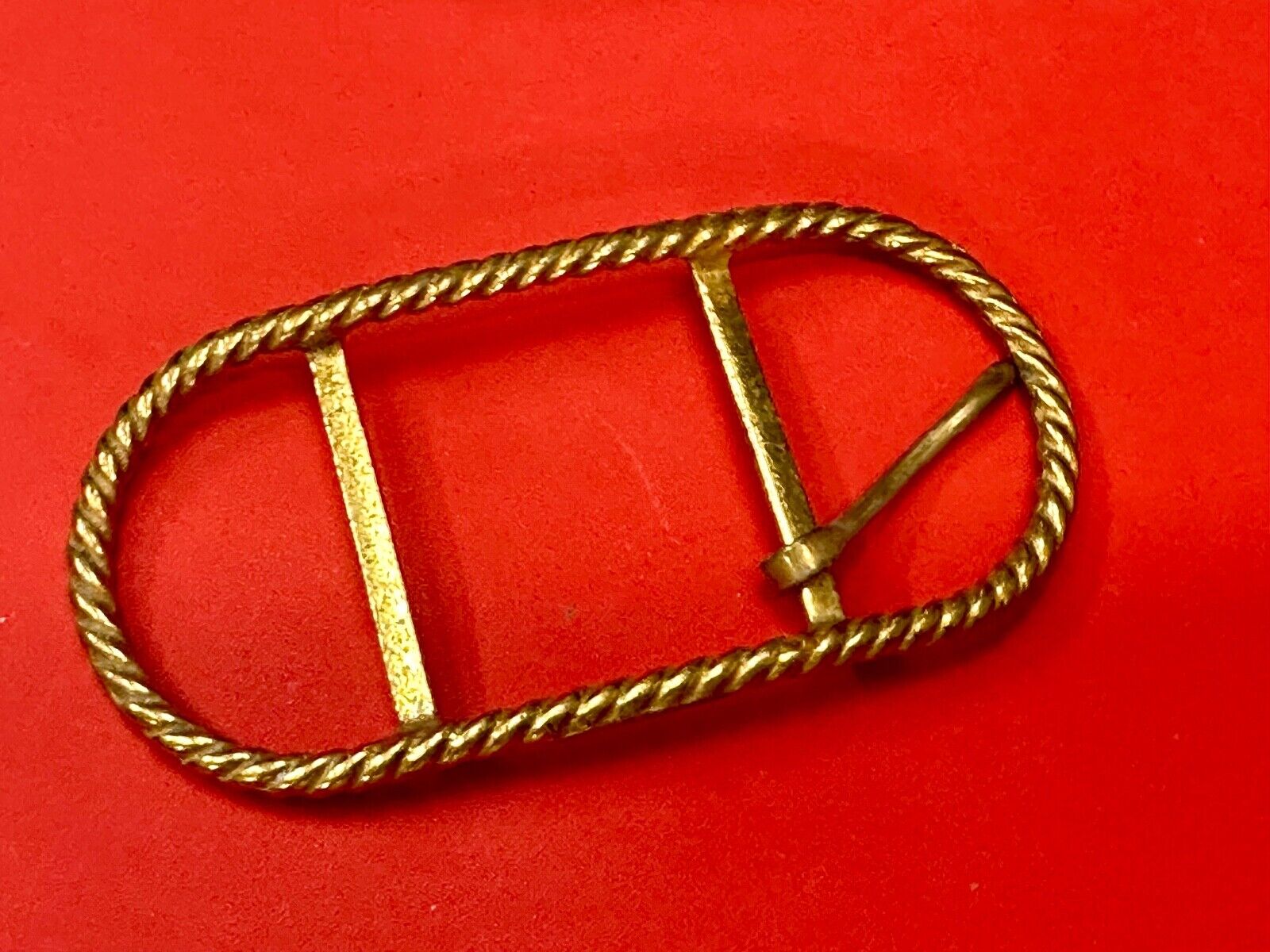 unique 4" wide Vintage gold tone Rope or Knot pattern belt buckle