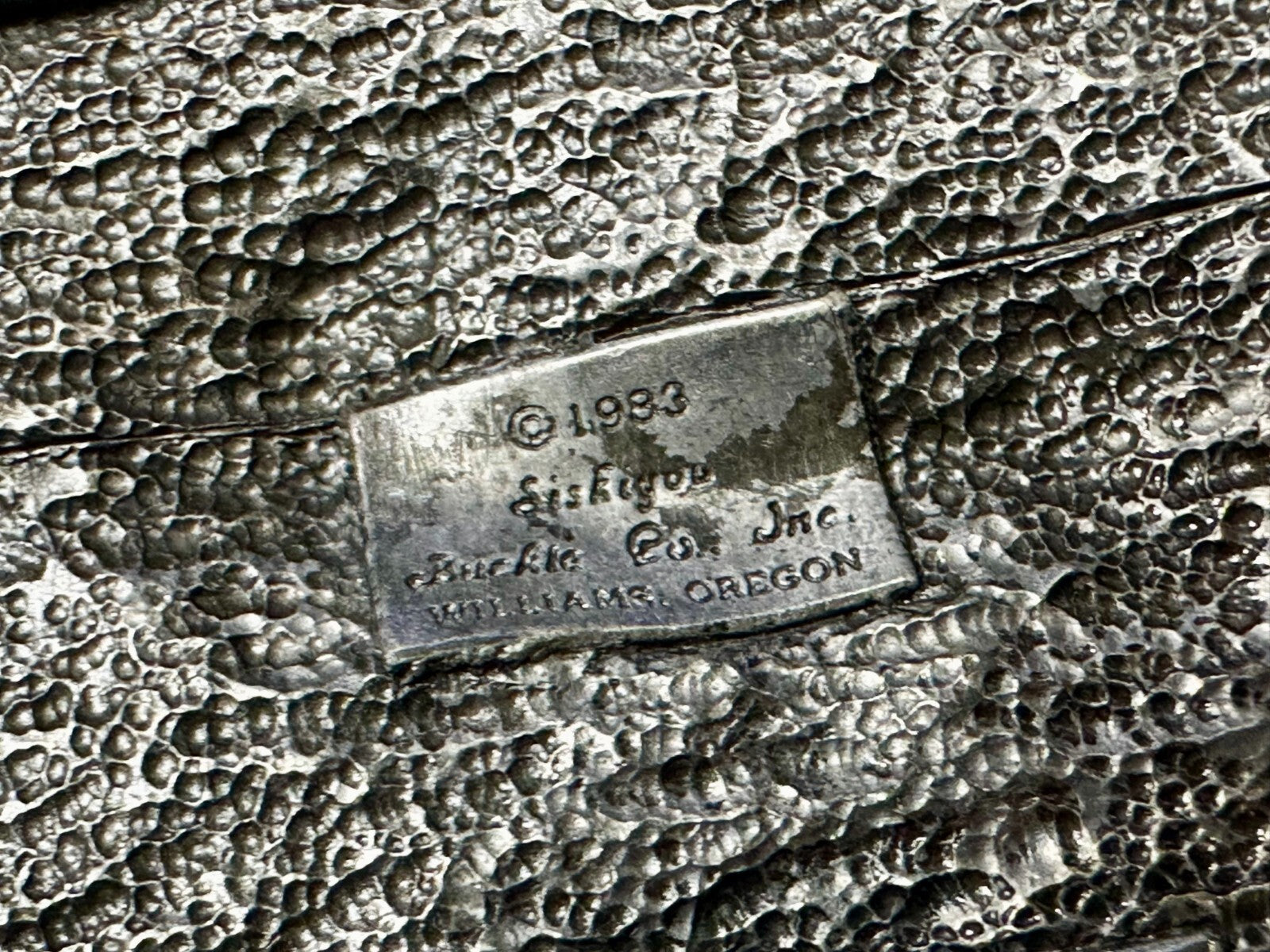 ALASKA WILDLIFE Animal Mountain Scene 1983 Commemorative Siskiyou Belt Buckle