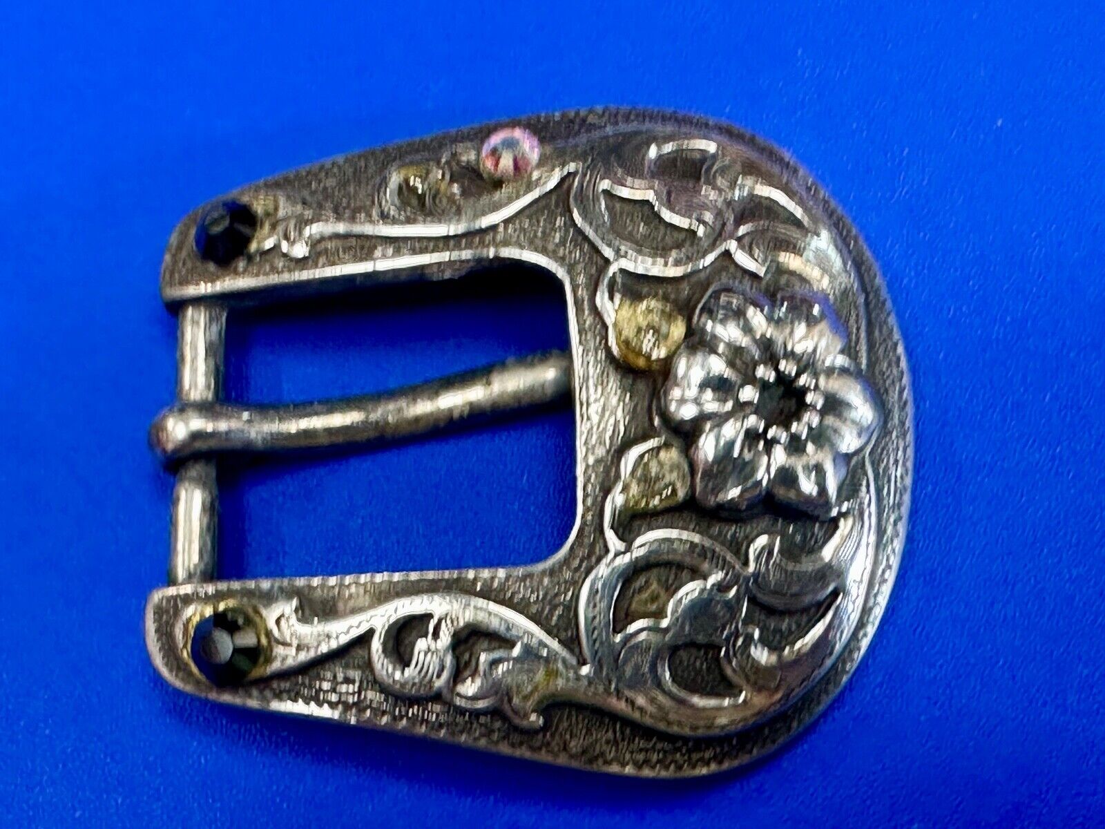 2" wide, silver tone ranger style cowgirls belt buckle