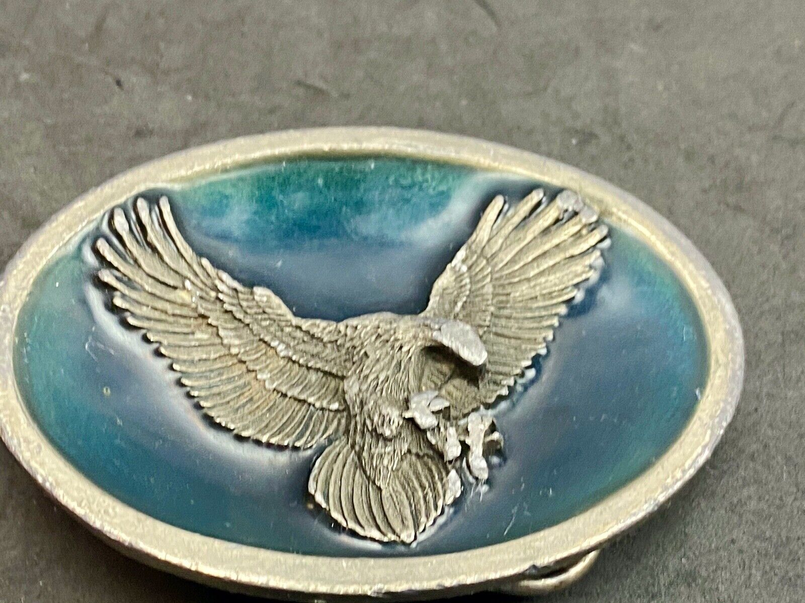 Vintage 1988 EAGLE FLYING HUNTING LANDING 3D BERGAMOT BUCKLE CO MAKER Z-45
