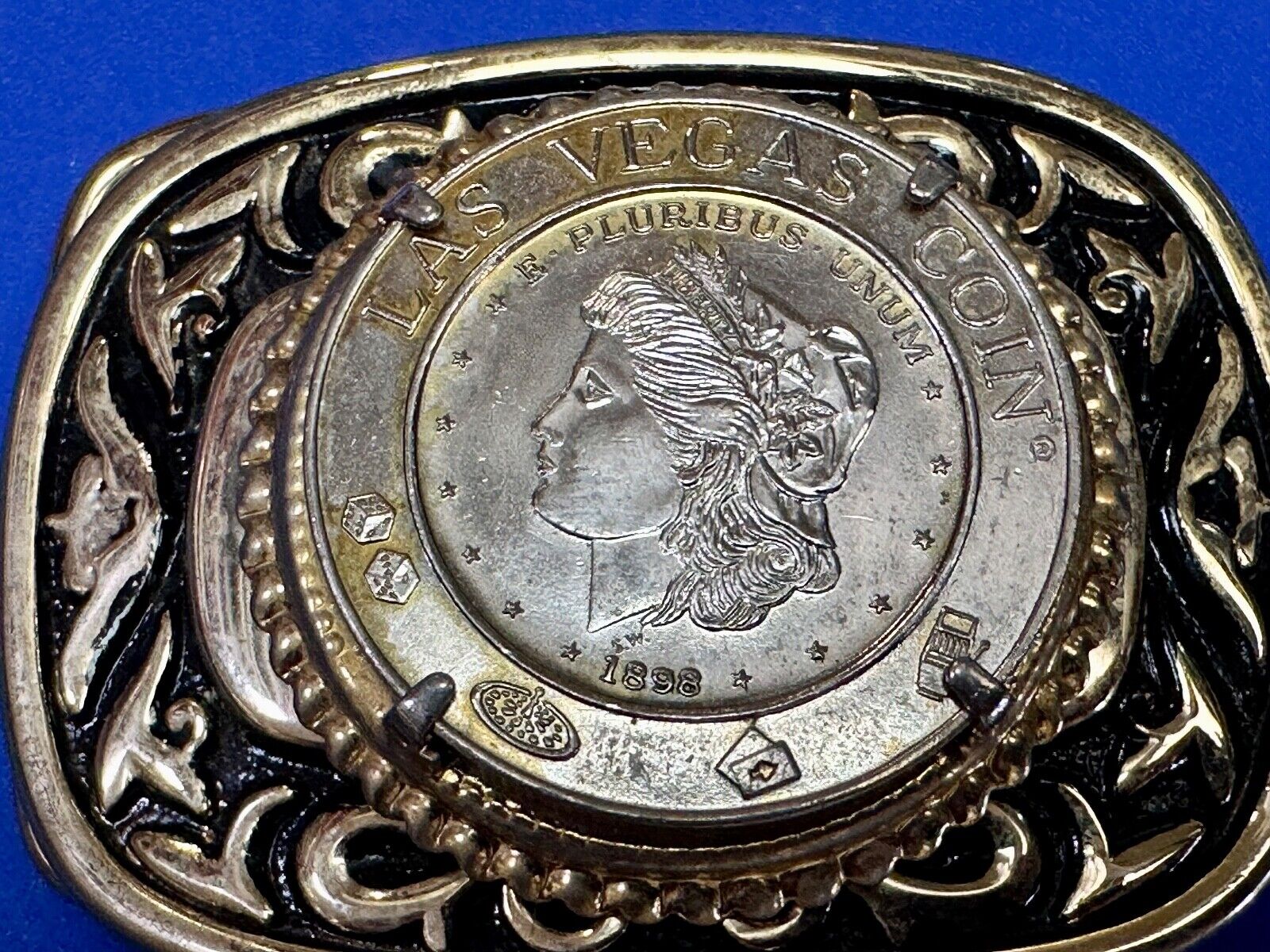 VINTAGE CASINO SOUVENIR LAS VEGAS NEVADA DOLLAR FAUX 1878 COIN METAL BELT BUCKLE