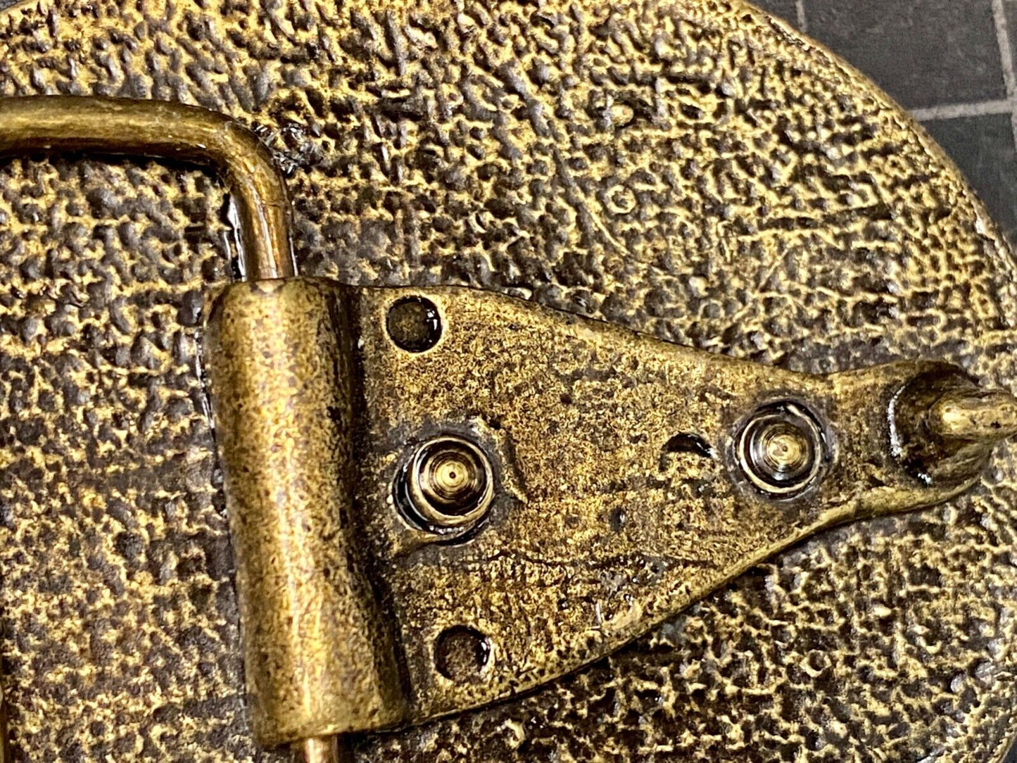 Unknown Markings On Brass Tone Rope Boarder Belt Buckle  - Project?