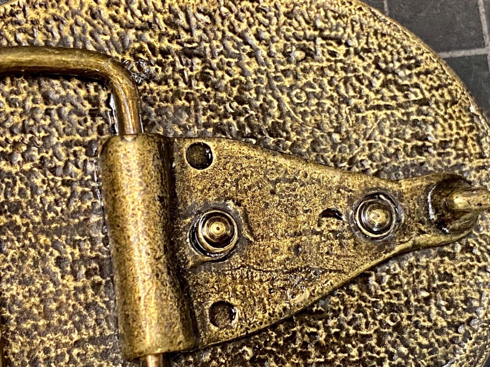 Unknown Markings On Brass Tone Rope Boarder Belt Buckle  - Project?