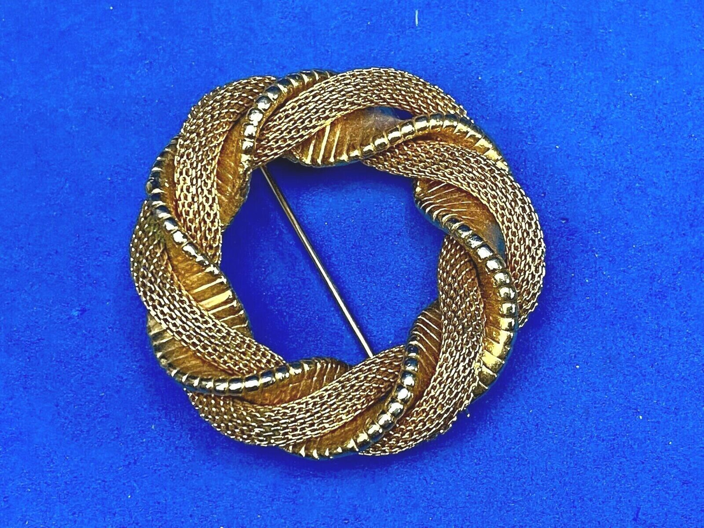 Vintage Gold Tone Twisted Braided Wreath Brooch Pin