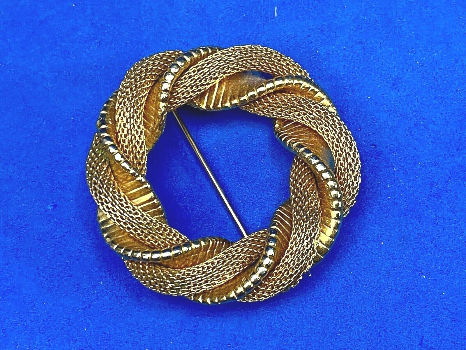 Vintage Gold Tone Twisted Braided Wreath Brooch Pin