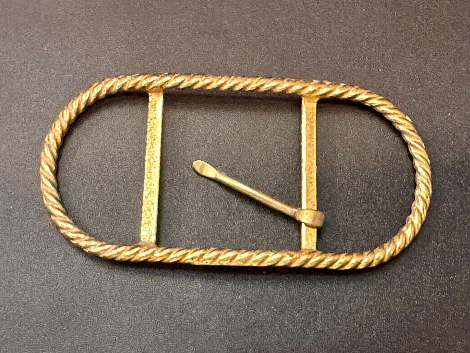 unique 4" wide Vintage gold tone Rope or Knot pattern belt buckle