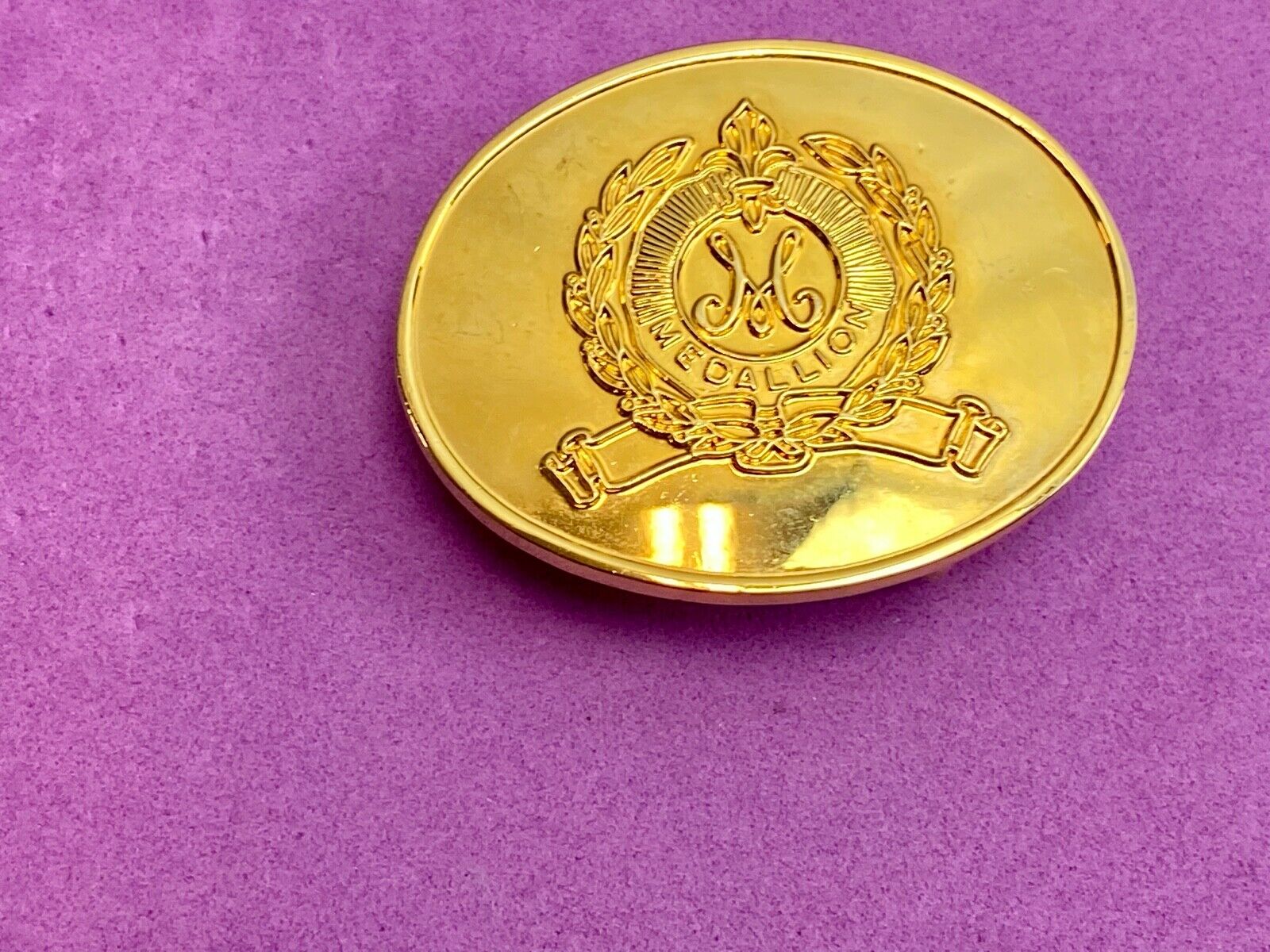 Vintage gold tone Medallion ribbon small 2"  belt buckle 