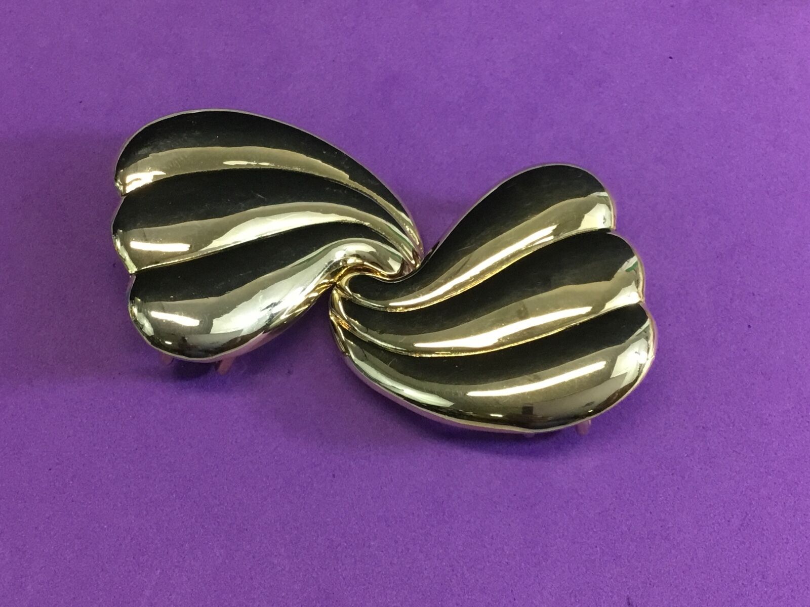 2 piece dual GOLD TONE SCARF CLIP BUCKLE - Swirling hearts