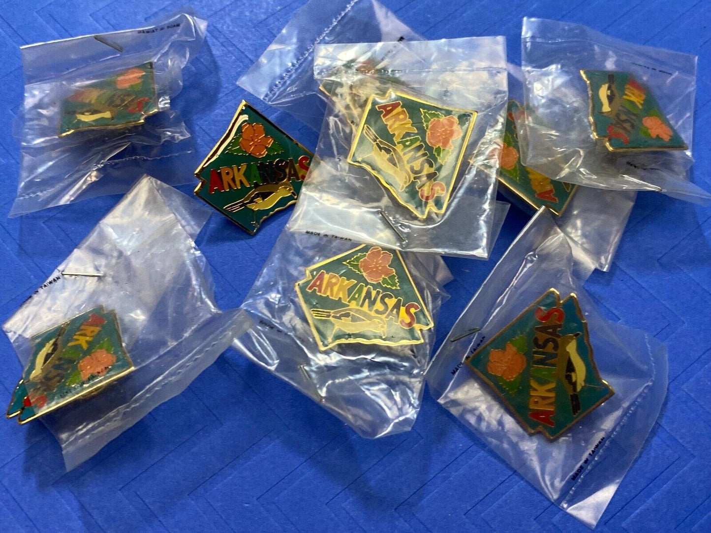 10 LOT Arkansas state flower bird pin - Wholesale Resale Pack