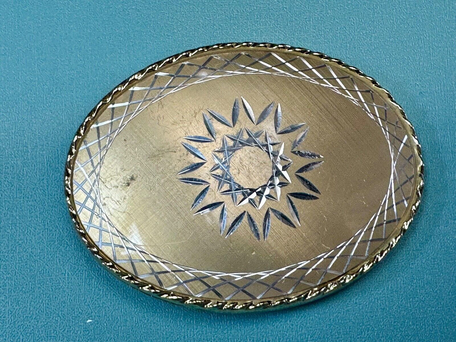 vintage etched starburst pattern gold tone belt buckle marked W
