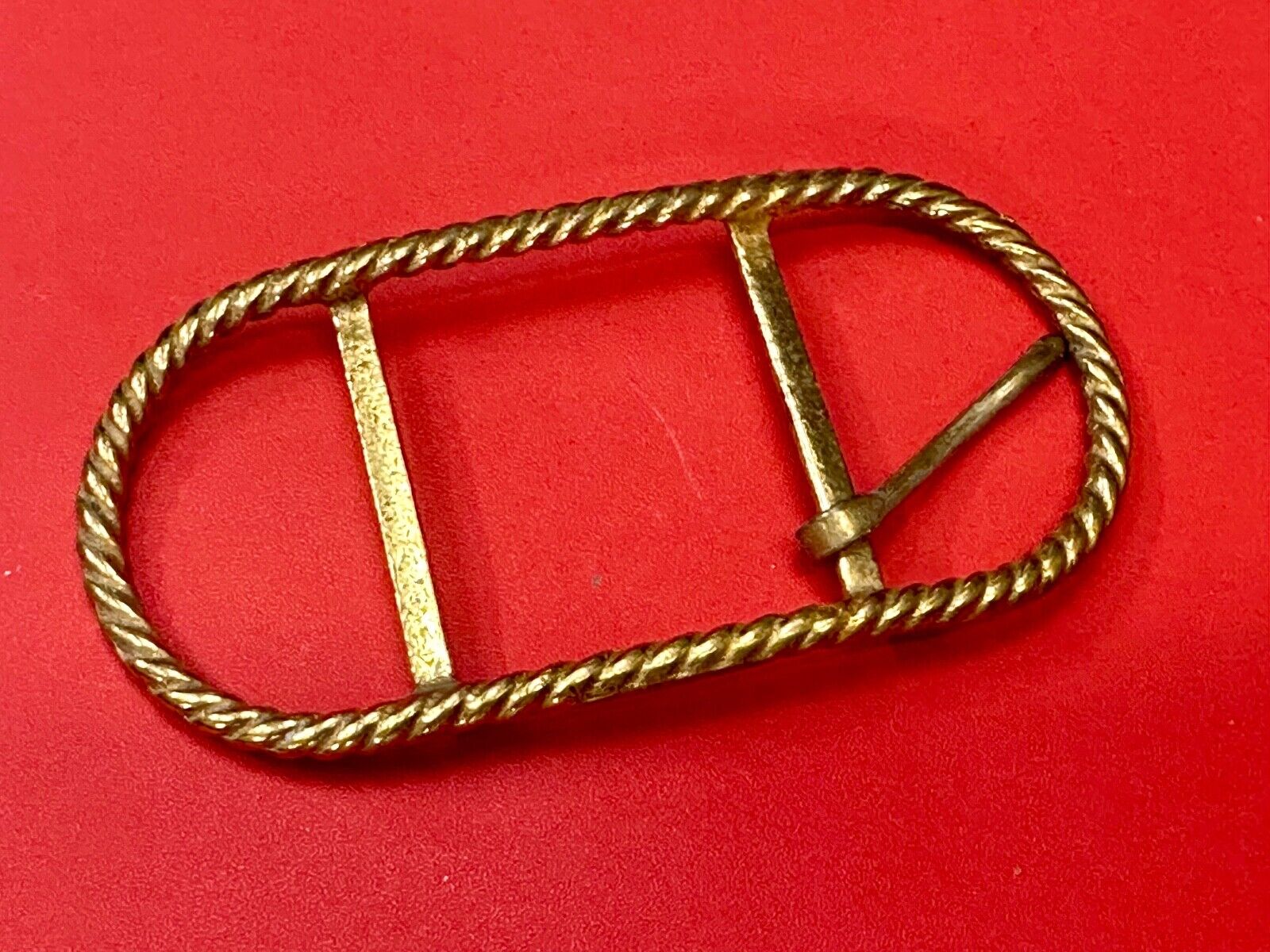 unique 4" wide Vintage gold tone Rope or Knot pattern belt buckle