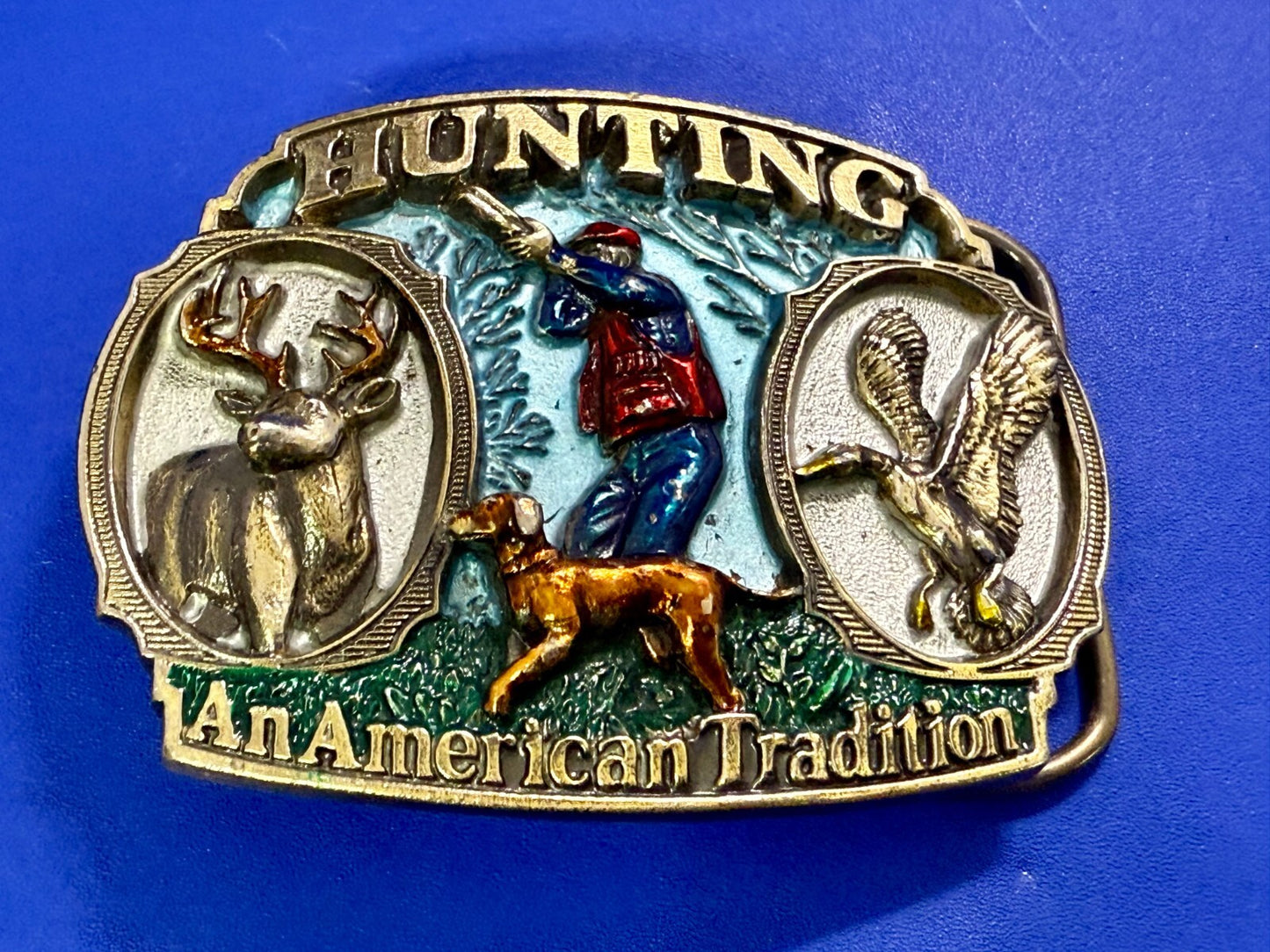 An American Tradition HUNTING Dog Duck Buck Deer Sportsman Vtg. 1986 Belt Buckle
