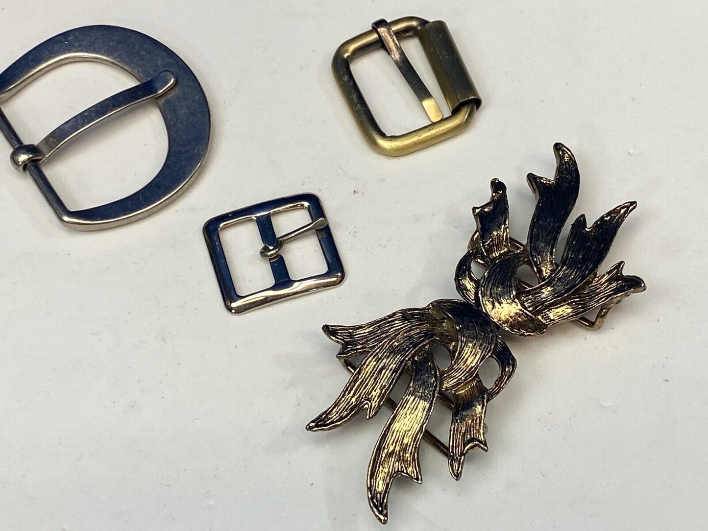 4 piece Mixed lot of belt buckle's  +_ 2 pc leaf buckle -resale, gifts, use etc!