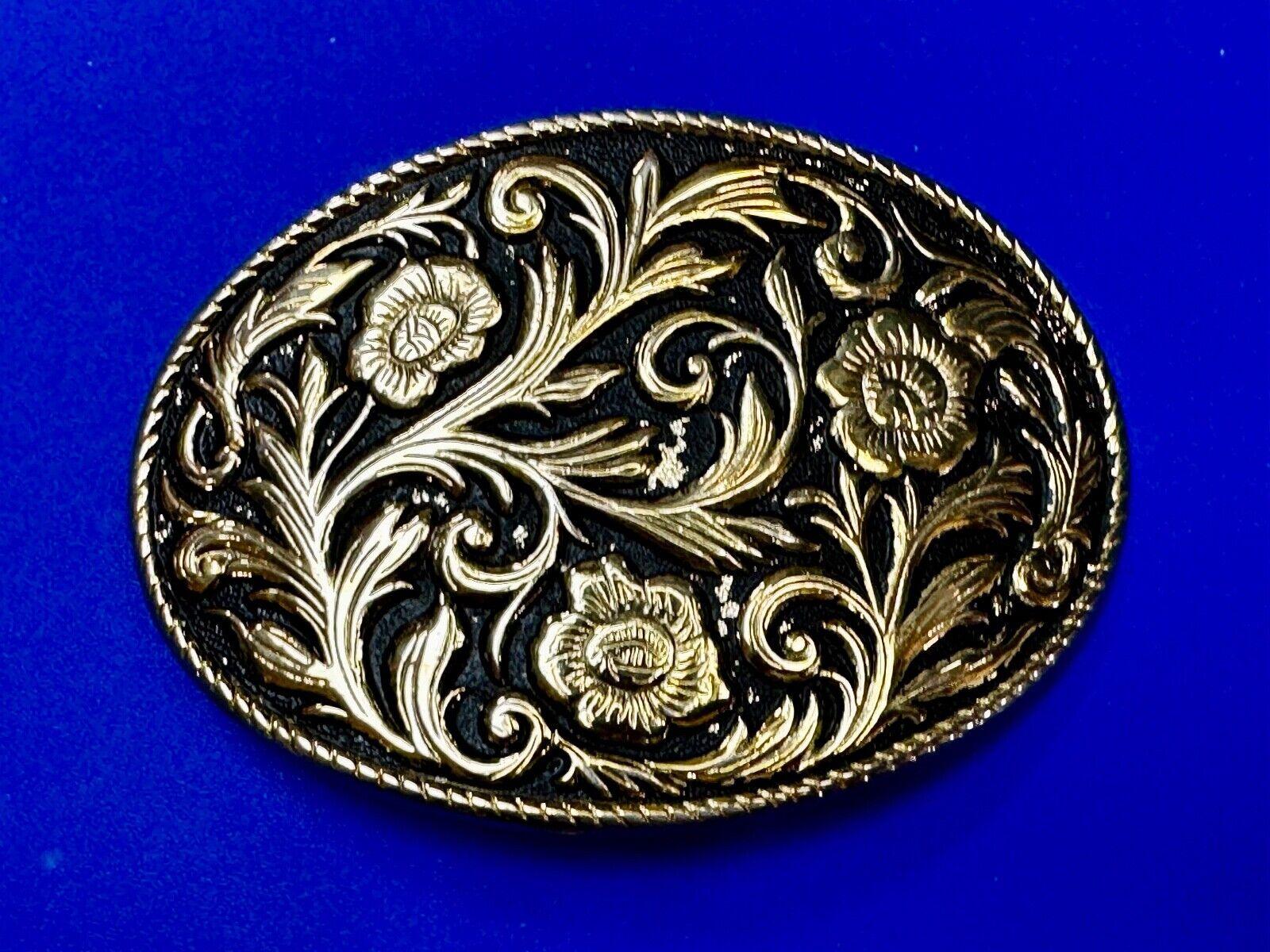 Vintage black and gold tone western flower floral theme cowboys belt buckle