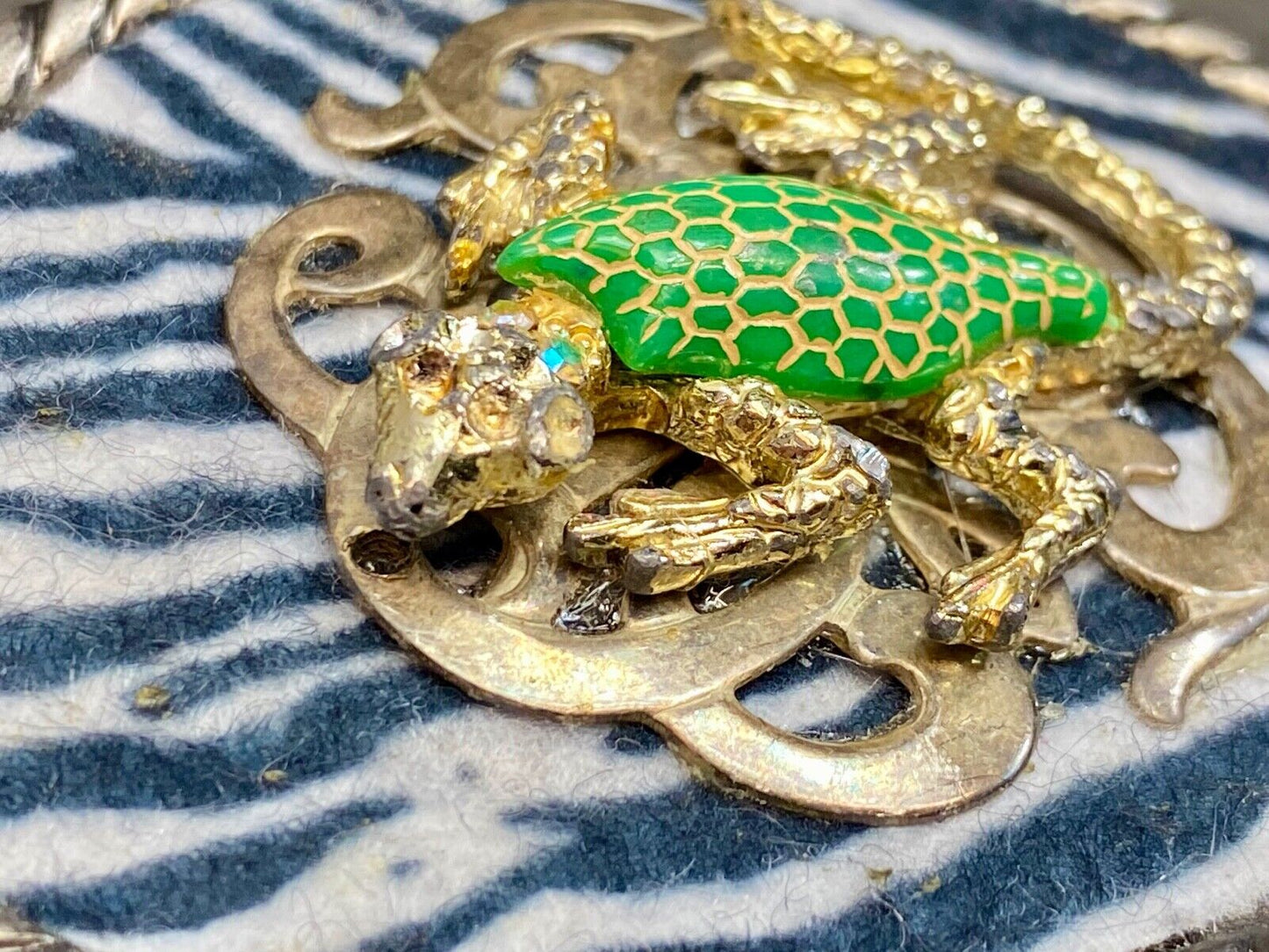 Unique!   Zebra Pattern Belt Buckle With Green Lizard ?Insect Bug? Center 