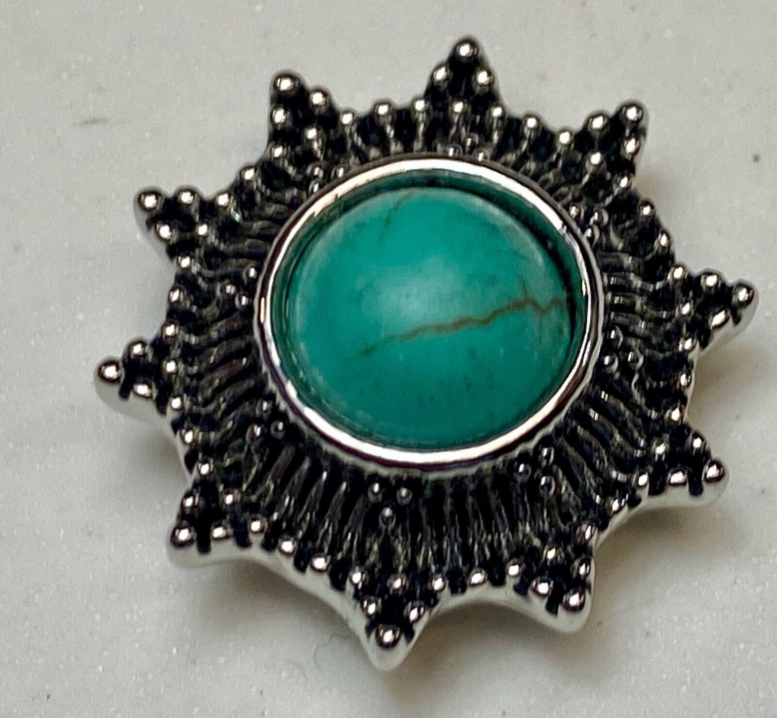 Turquoise colored centerpiece sunburst 18mm Ginger Snap Magnolia And Vine