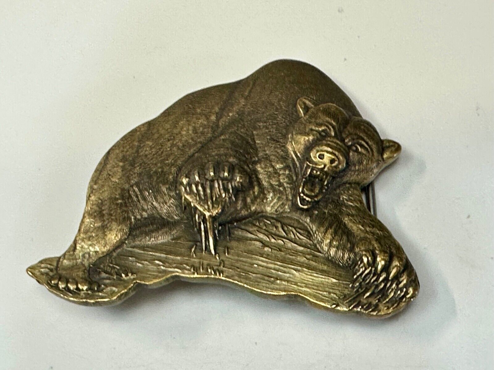Attacking Grizzly BEAR - Paw reaching out 3D figural belt buckle