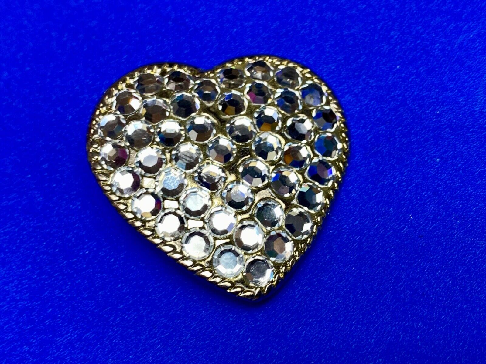 Beautiful Jeweled Rhinestone covered HEART belt buckle