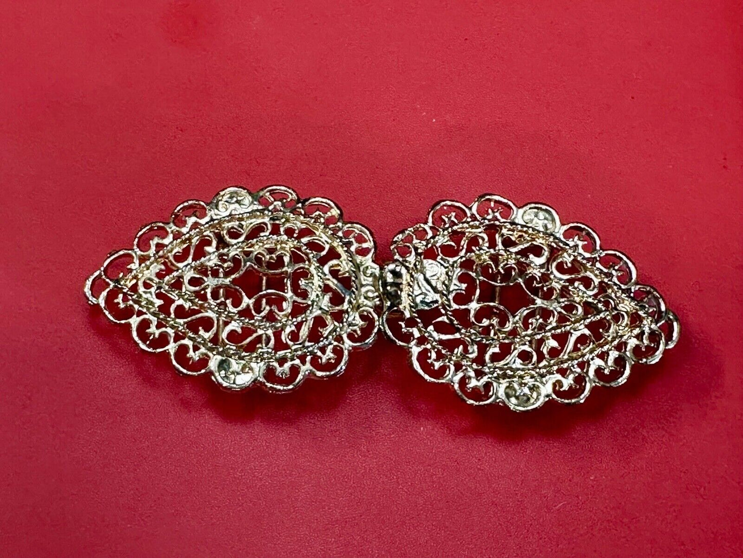 2 Pc interlocking Ribbon Filigree Open Cut-Out Gold Tone Small Belt Buckle