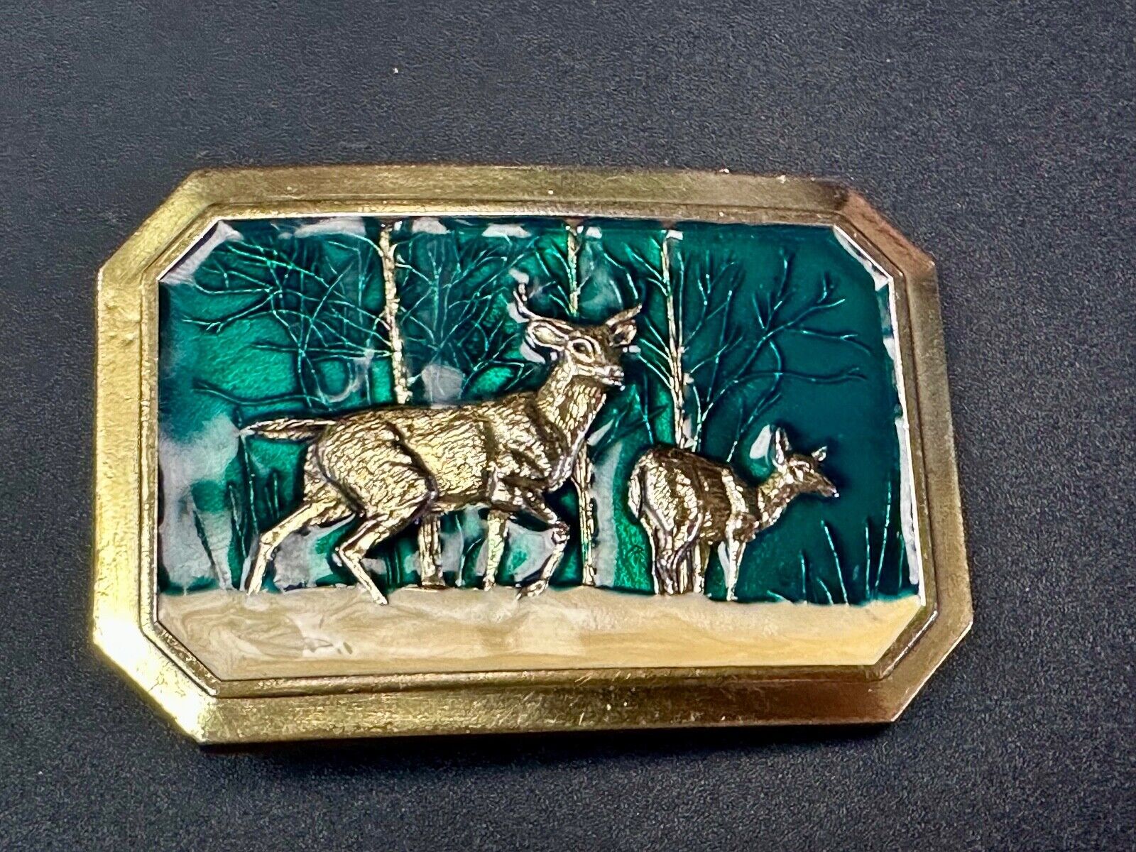 Two deer  / doe nature 1976 Great American belt buckle co - perfect hunters gift