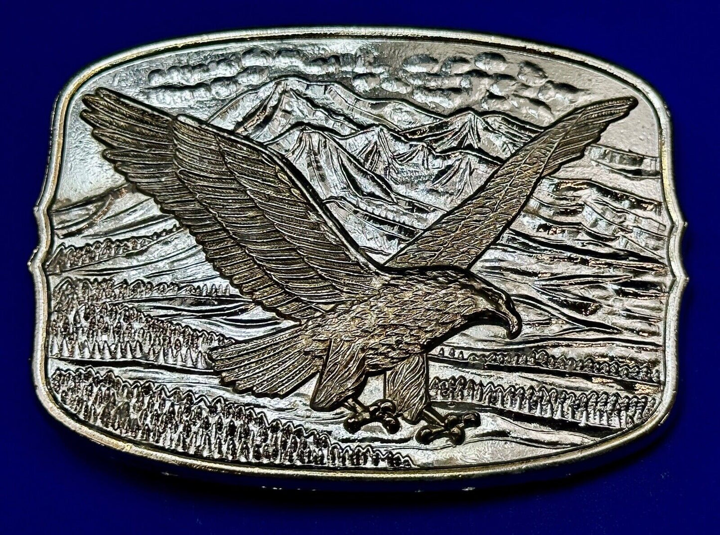 Patriotic American Eagle Hunting Diving Flying Vintage belt buckle