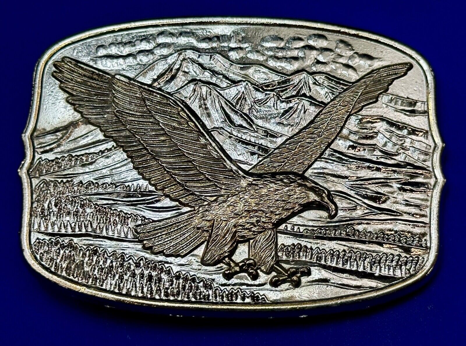Patriotic American Eagle Hunting Diving Flying Vintage belt buckle